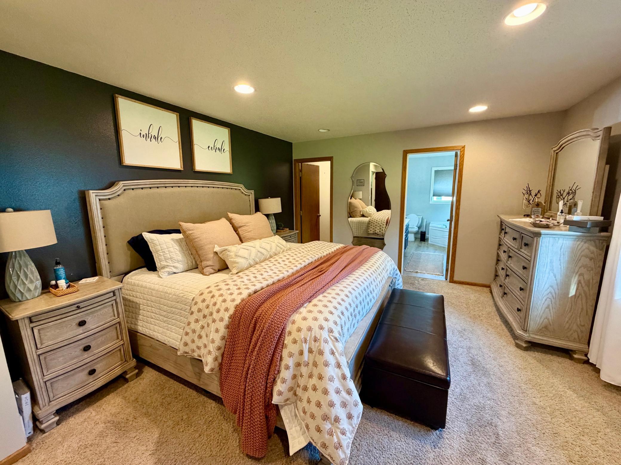 2004 single family home for sale at 1012 6th Street SE in Roseau, MN — 3 bed, 2 bath (photo 15 of 29)