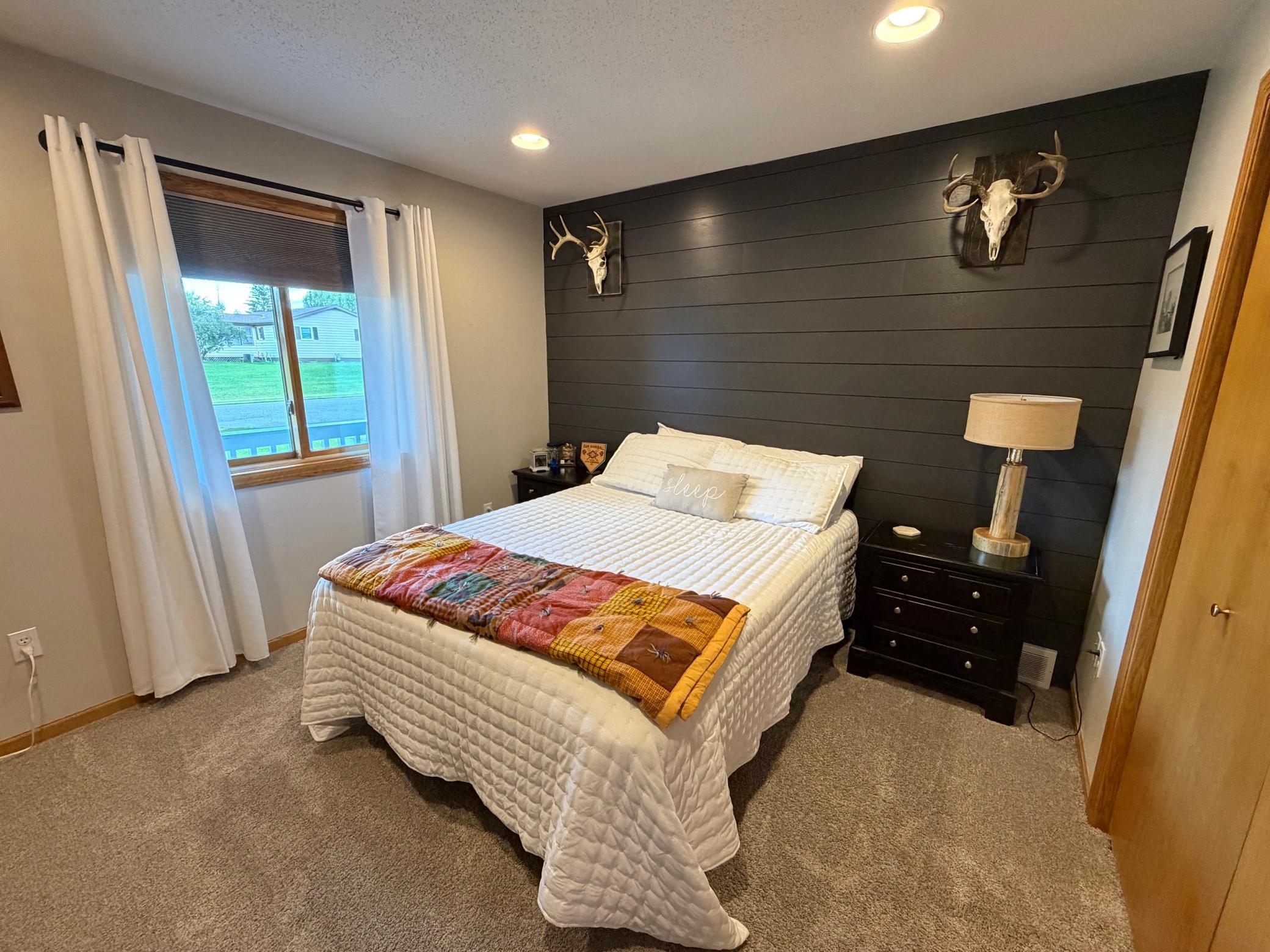 2004 single family home for sale at 1012 6th Street SE in Roseau, MN — 3 bed, 2 bath (photo 18 of 29)