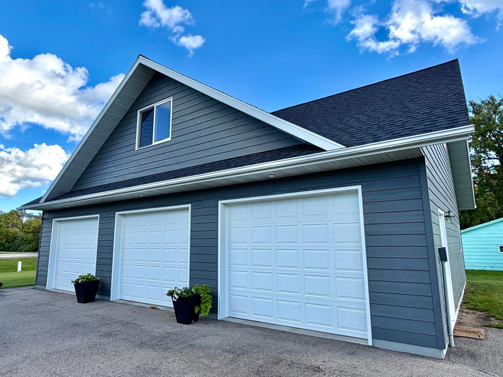 2004 single family home for sale at 1012 6th Street SE in Roseau, MN — 3 bed, 2 bath (photo 22 of 29)