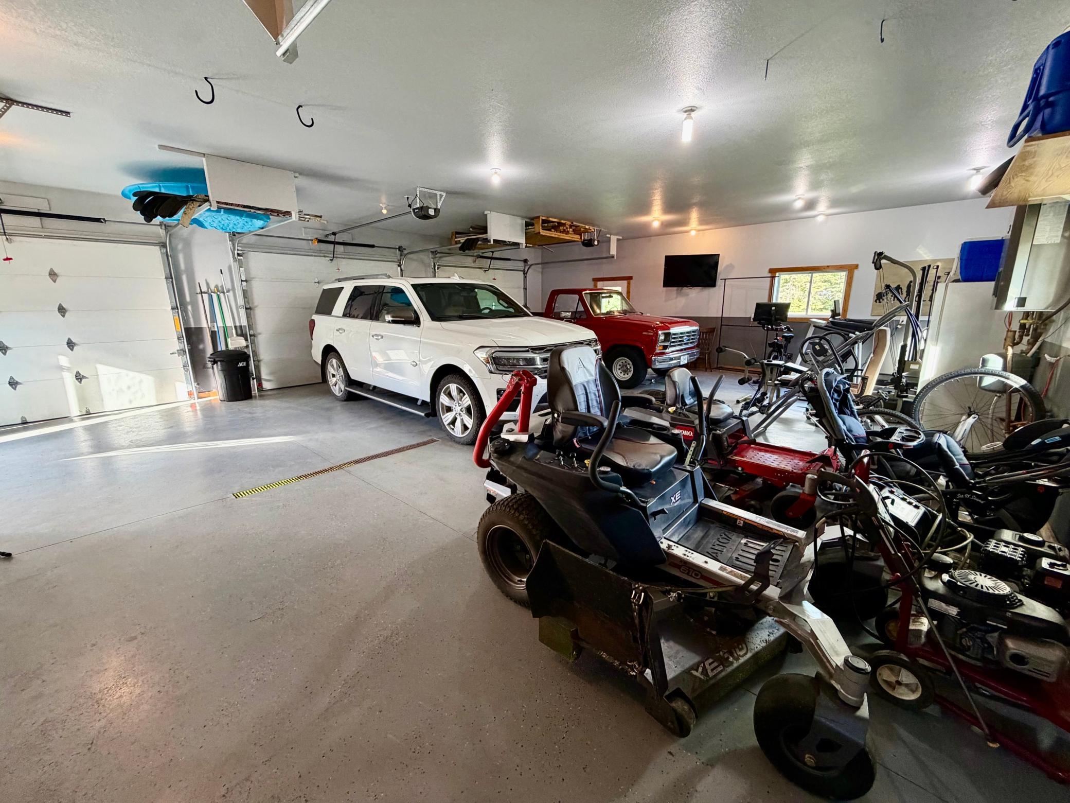 2004 single family home for sale at 1012 6th Street SE in Roseau, MN — 3 bed, 2 bath (photo 23 of 29)