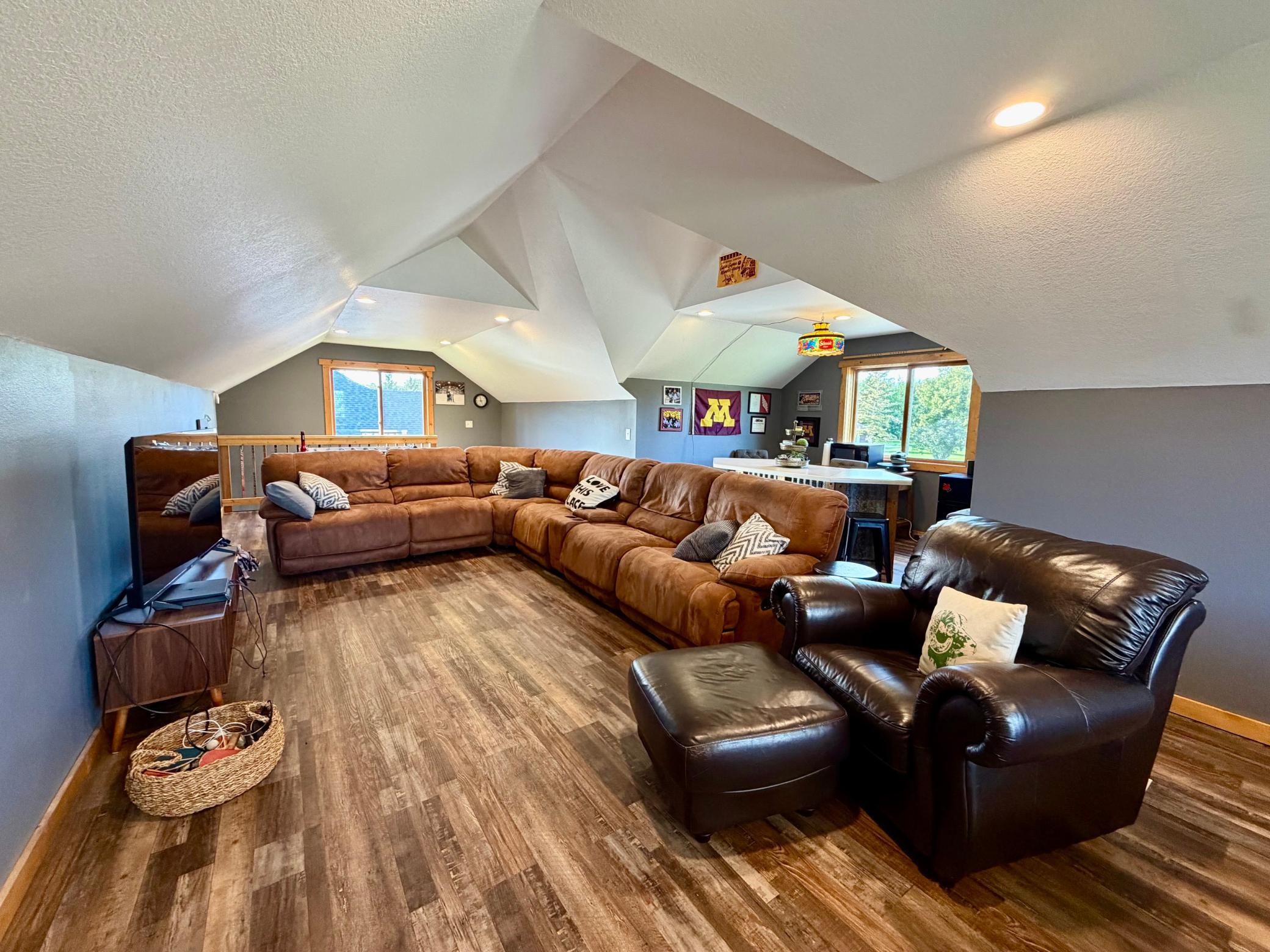 2004 single family home for sale at 1012 6th Street SE in Roseau, MN — 3 bed, 2 bath (photo 24 of 29)