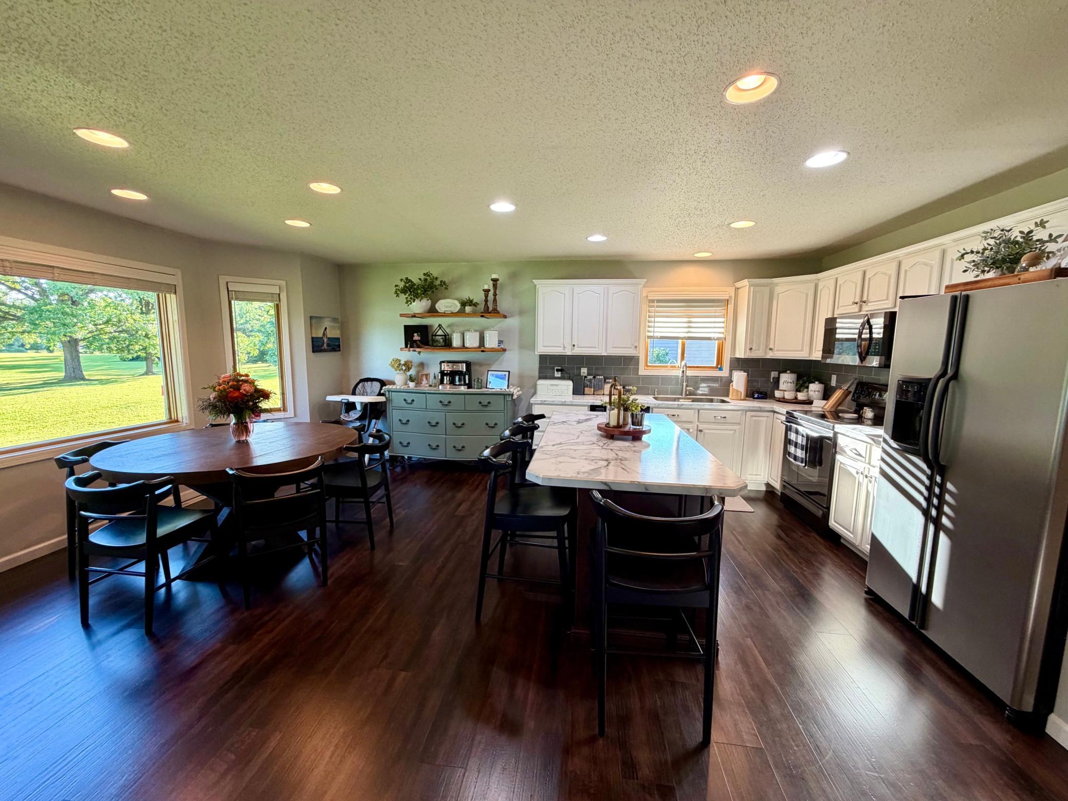 2004 single family home for sale at 1012 6th Street SE in Roseau, MN — 3 bed, 2 bath (photo 10 of 29)