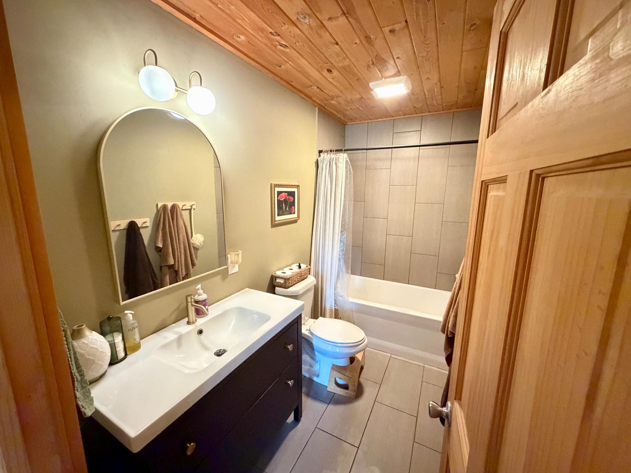 2007 single family home for sale at 10871 260th Street in Park Rapids, MN — 3 bed, 1 bath (photo 17 of 49)