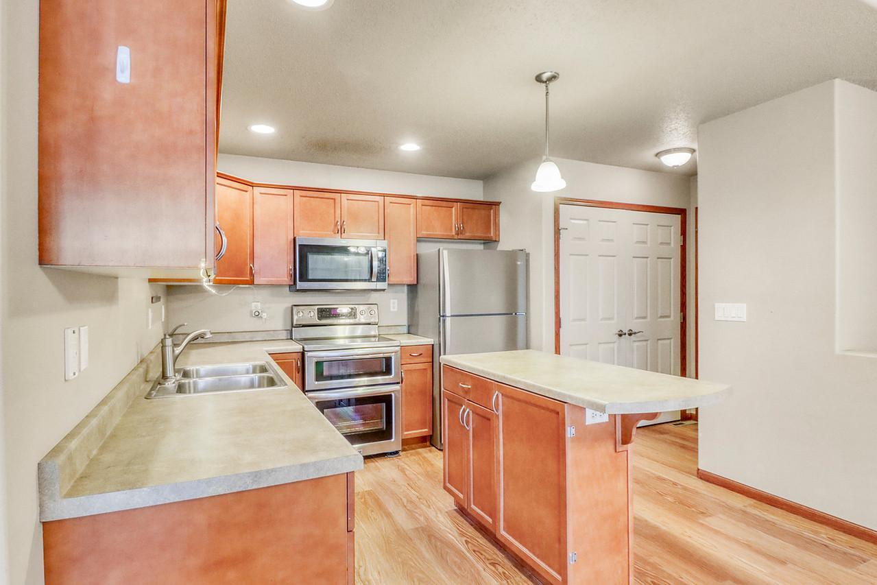 2006 twin home for sale at 1107 37th Ave S in Moorhead, MN — 4 bed, 3 bath (photo 2 of 44)