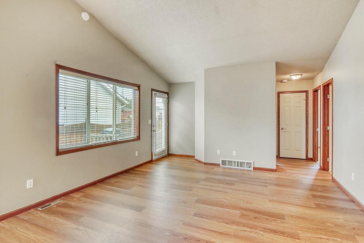 2006 twin home for sale at 1107 37th Ave S in Moorhead, MN — 4 bed, 3 bath (photo 11 of 44)