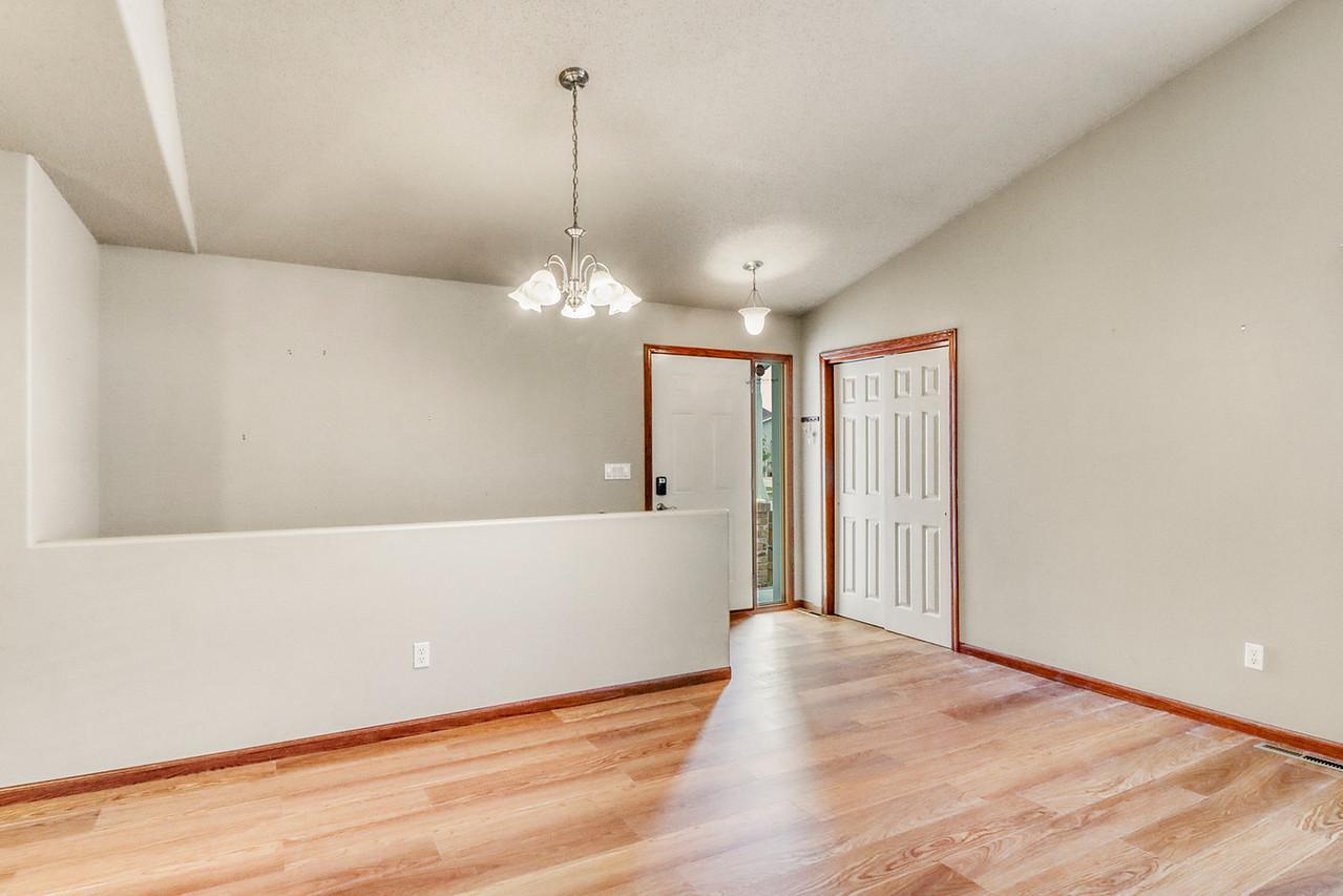 2006 twin home for sale at 1107 37th Ave S in Moorhead, MN — 4 bed, 3 bath (photo 12 of 44)