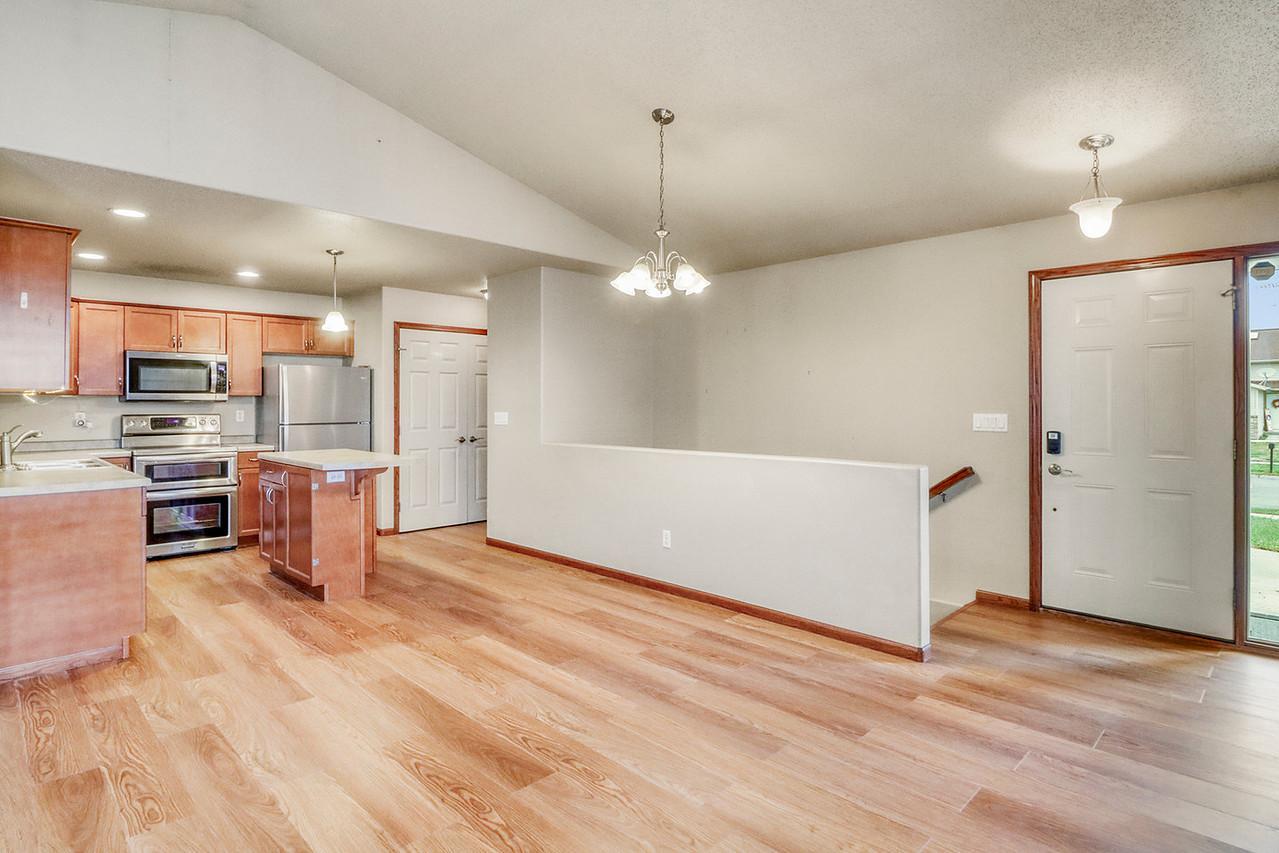 2006 twin home for sale at 1107 37th Ave S in Moorhead, MN — 4 bed, 3 bath (photo 13 of 44)