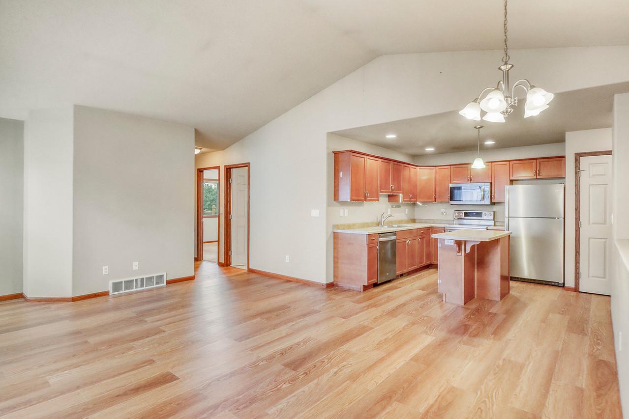 2006 twin home for sale at 1107 37th Ave S in Moorhead, MN — 4 bed, 3 bath (photo 14 of 44)