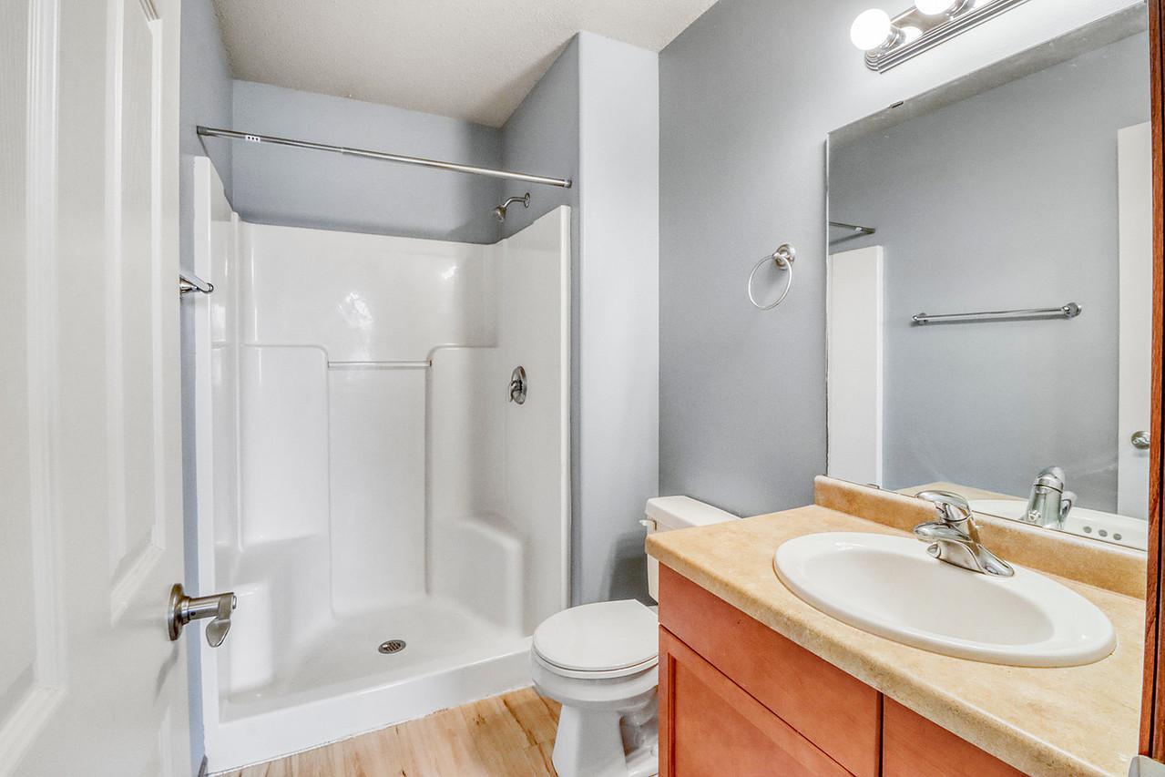 2006 twin home for sale at 1107 37th Ave S in Moorhead, MN — 4 bed, 3 bath (photo 17 of 44)