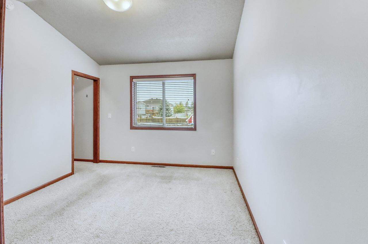 2006 twin home for sale at 1107 37th Ave S in Moorhead, MN — 4 bed, 3 bath (photo 18 of 44)