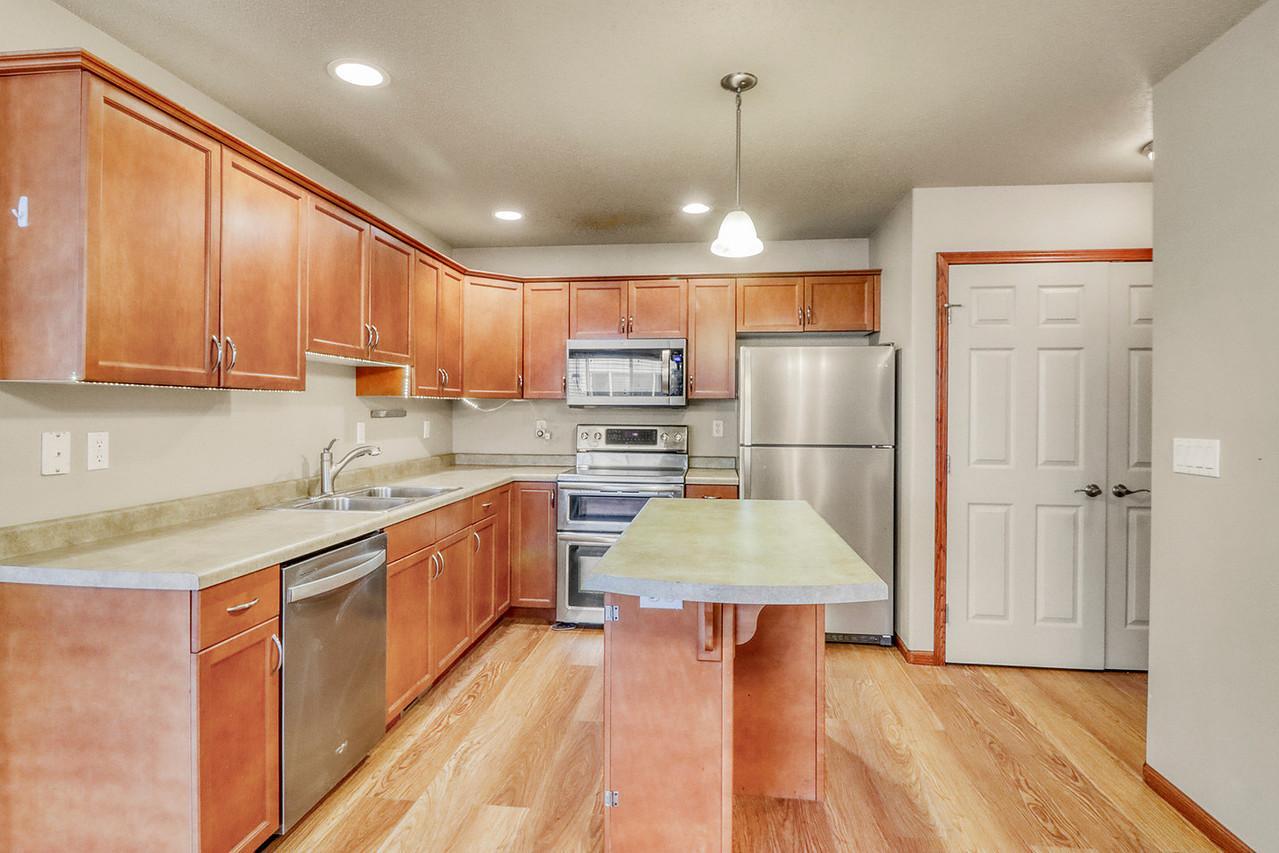2006 twin home for sale at 1107 37th Ave S in Moorhead, MN — 4 bed, 3 bath (photo 3 of 44)