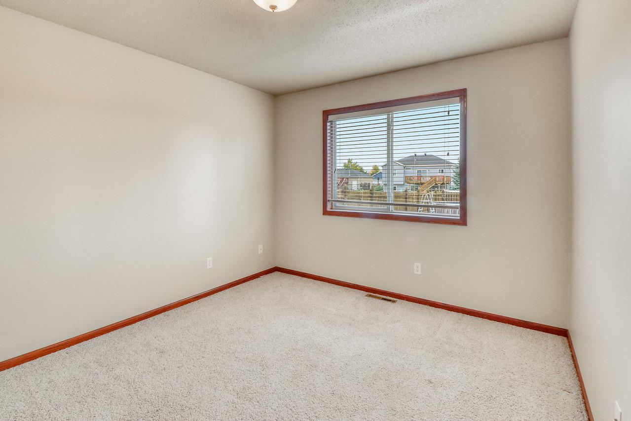 2006 twin home for sale at 1107 37th Ave S in Moorhead, MN — 4 bed, 3 bath (photo 22 of 44)