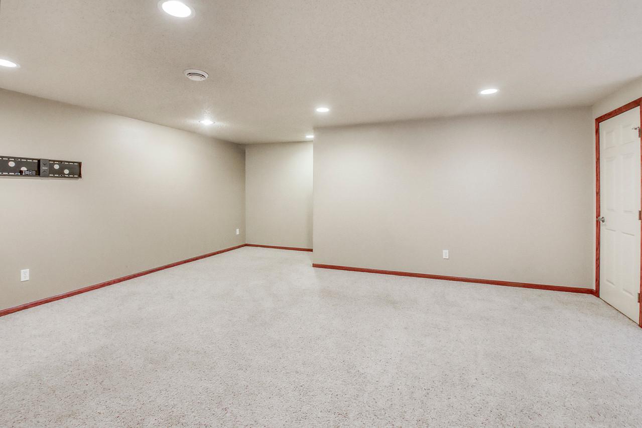 2006 twin home for sale at 1107 37th Ave S in Moorhead, MN — 4 bed, 3 bath (photo 26 of 44)