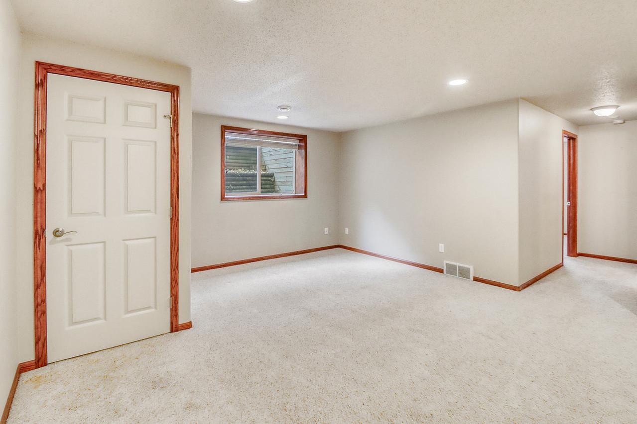 2006 twin home for sale at 1107 37th Ave S in Moorhead, MN — 4 bed, 3 bath (photo 27 of 44)