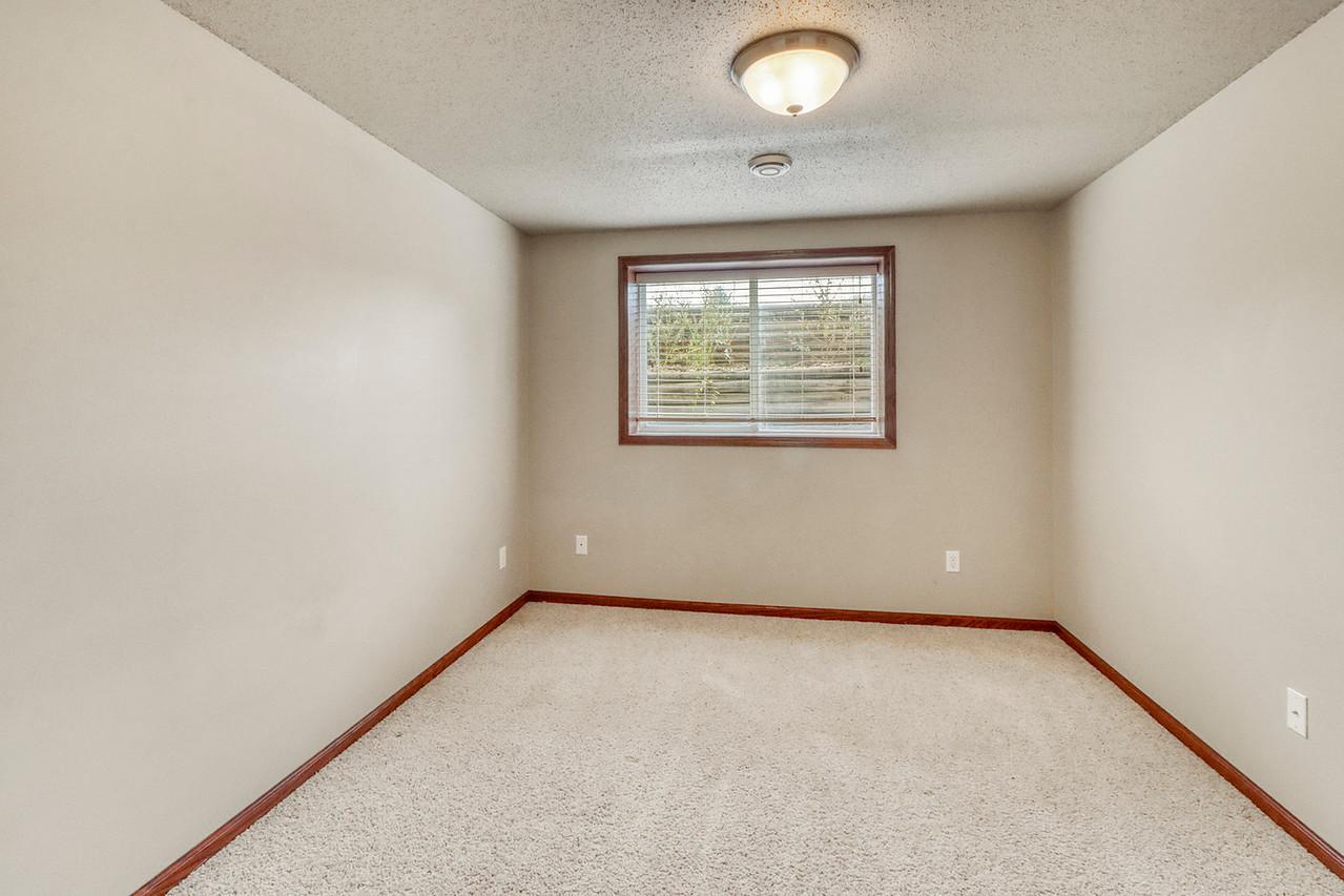 2006 twin home for sale at 1107 37th Ave S in Moorhead, MN — 4 bed, 3 bath (photo 30 of 44)