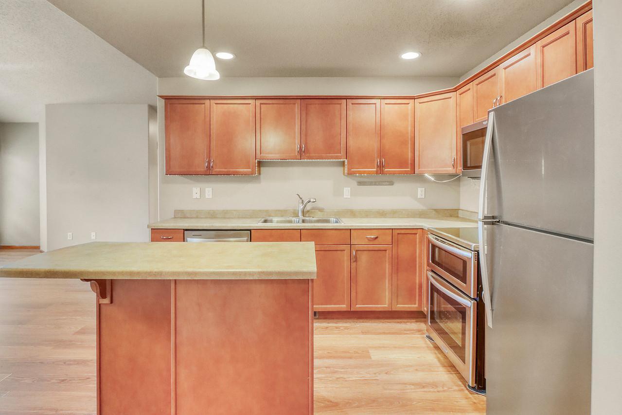 2006 twin home for sale at 1107 37th Ave S in Moorhead, MN — 4 bed, 3 bath (photo 4 of 44)