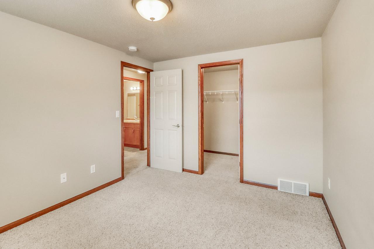 2006 twin home for sale at 1107 37th Ave S in Moorhead, MN — 4 bed, 3 bath (photo 31 of 44)