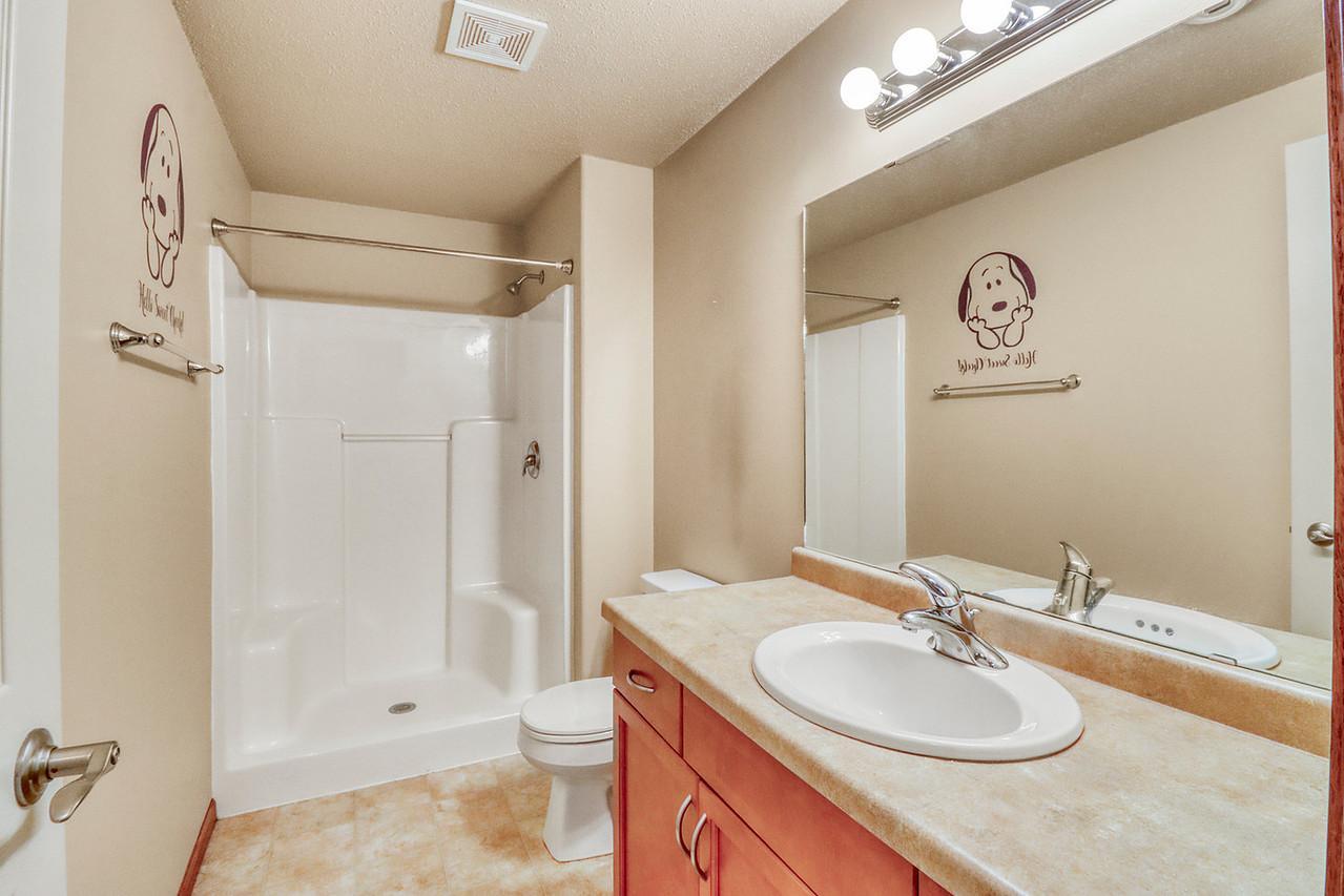 2006 twin home for sale at 1107 37th Ave S in Moorhead, MN — 4 bed, 3 bath (photo 36 of 44)