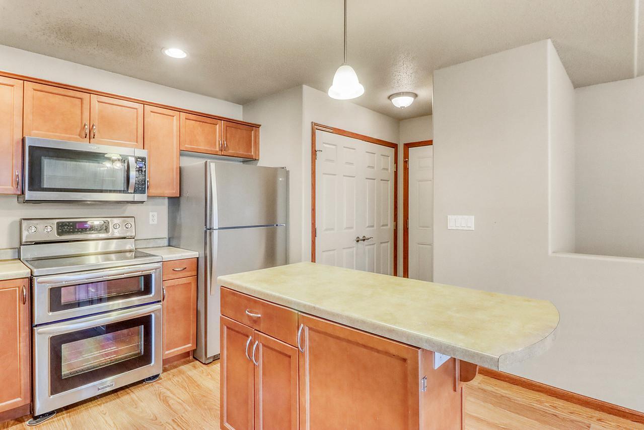 2006 twin home for sale at 1107 37th Ave S in Moorhead, MN — 4 bed, 3 bath (photo 8 of 44)