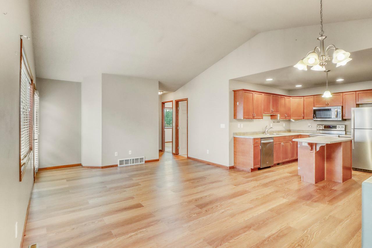 2006 twin home for sale at 1107 37th Ave S in Moorhead, MN — 4 bed, 3 bath (photo 9 of 44)