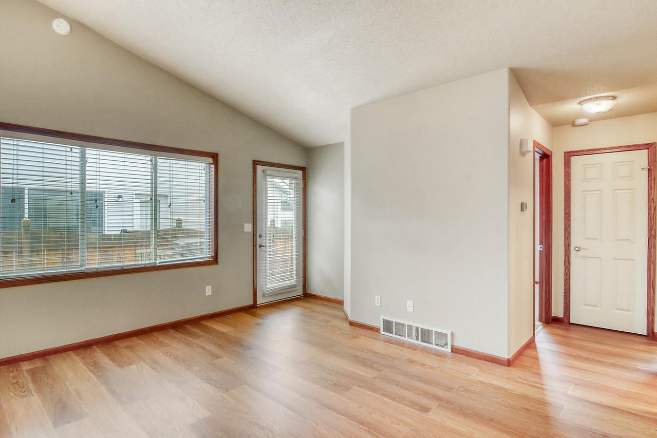 2006 twin home for sale at 1107 37th Ave S in Moorhead, MN — 4 bed, 3 bath (photo 10 of 44)