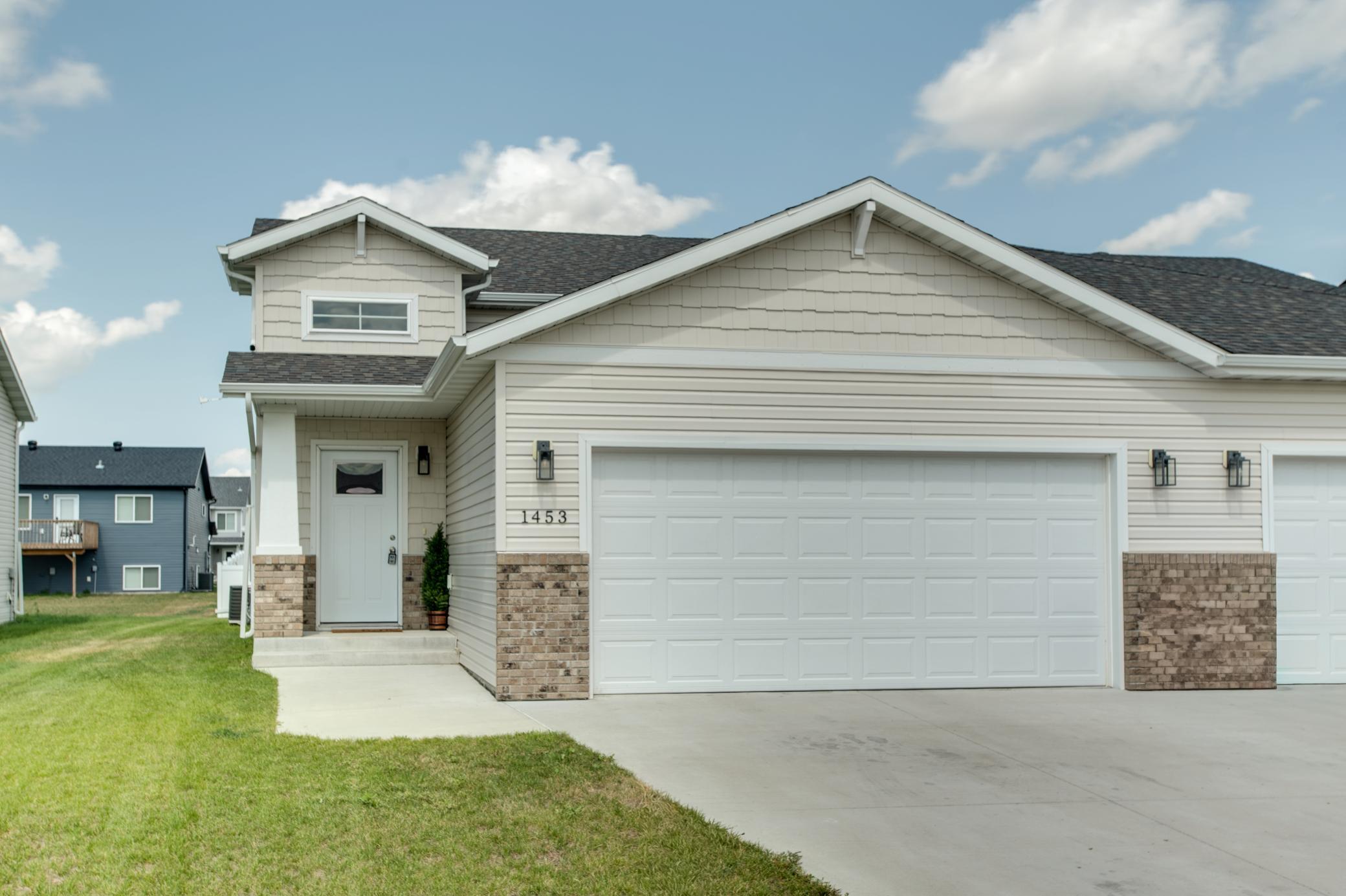 2023 twin home for sale at 1453 69th Avenue S in Fargo, ND — 3 bed, 2 bath (photo 2 of 35)