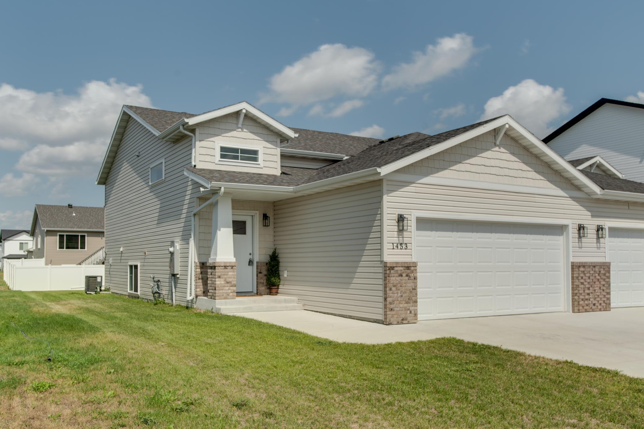 2023 twin home for sale at 1453 69th Avenue S in Fargo, ND — 3 bed, 2 bath (photo 3 of 35)
