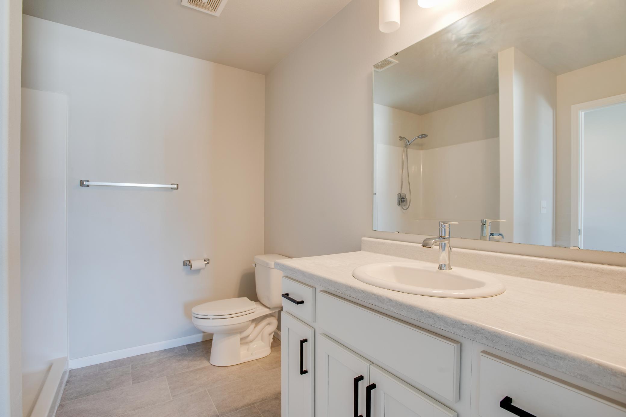 2023 twin home for sale at 1453 69th Avenue S in Fargo, ND — 3 bed, 2 bath (photo 21 of 35)