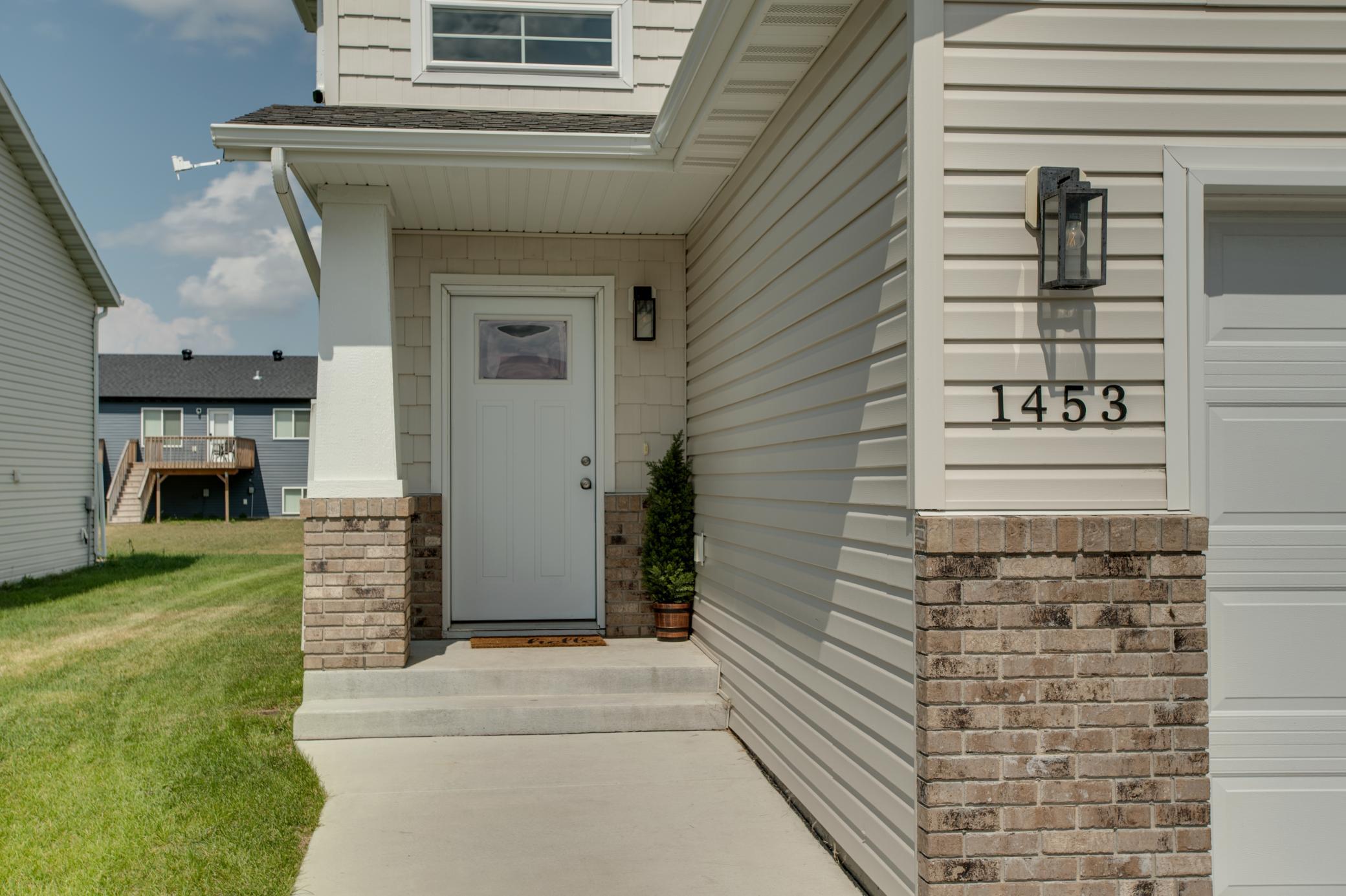 2023 twin home for sale at 1453 69th Avenue S in Fargo, ND — 3 bed, 2 bath (photo 4 of 35)