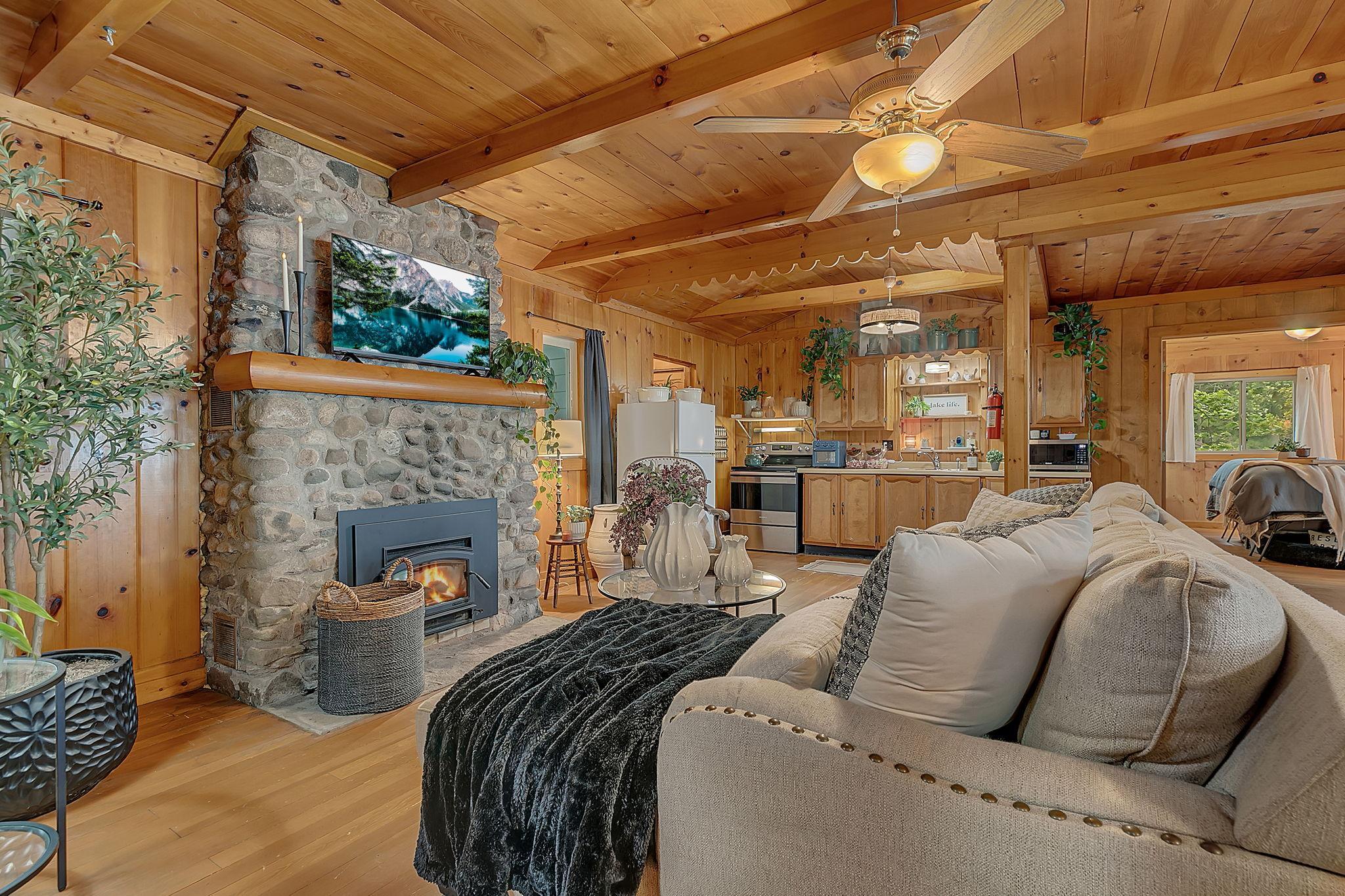 1985 single family home for sale at 23487 N Platte Lake Road in Hillman, MN — 3 bed, 2 bath (photo 9 of 45)