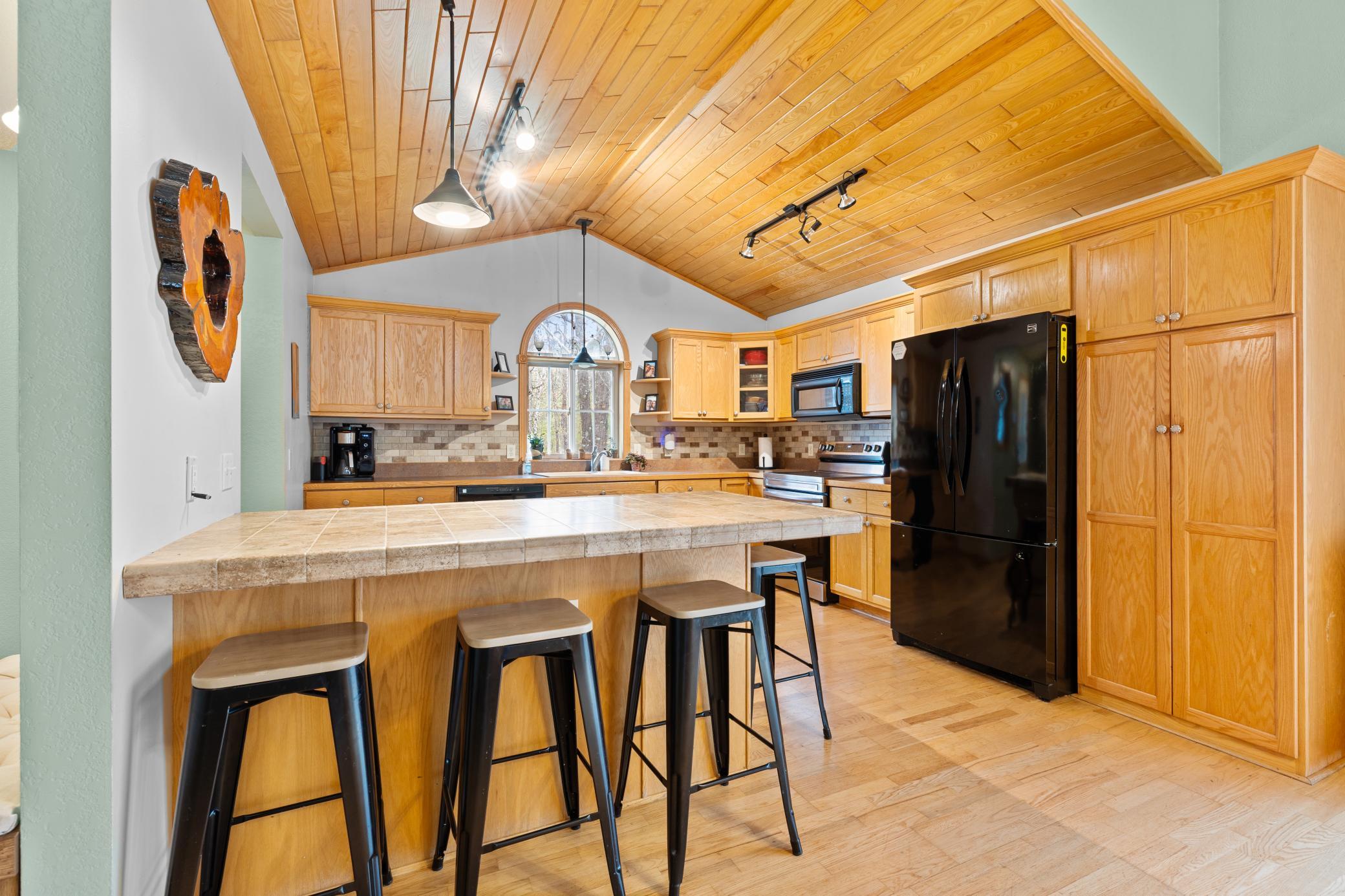 2001 single family home for sale at 10308 S Oaks Road in Brainerd, MN — 4 bed, 2 bath (photo 3 of 40)