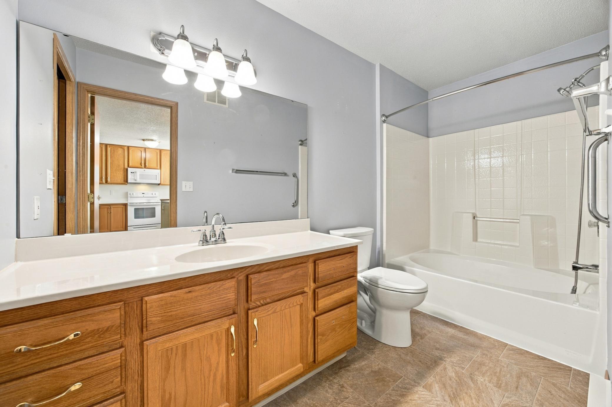 1998 townhouse for sale at 3539 31st Street S in Fargo, ND — 3 bed, 2 bath (photo 16 of 37)