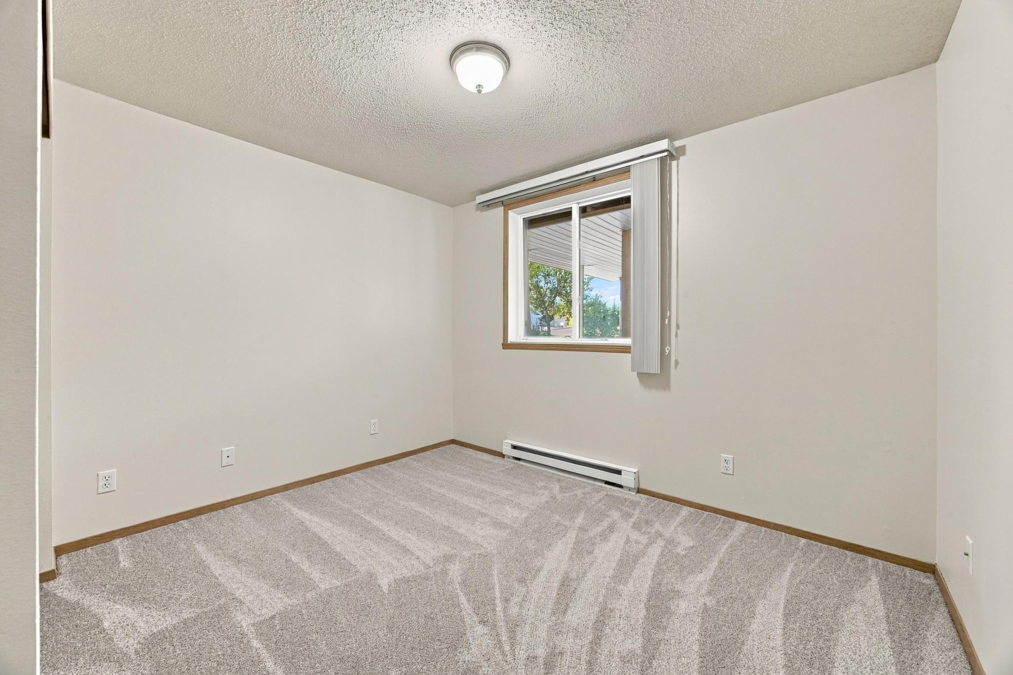 1998 townhouse for sale at 3539 31st Street S in Fargo, ND — 3 bed, 2 bath (photo 19 of 37)