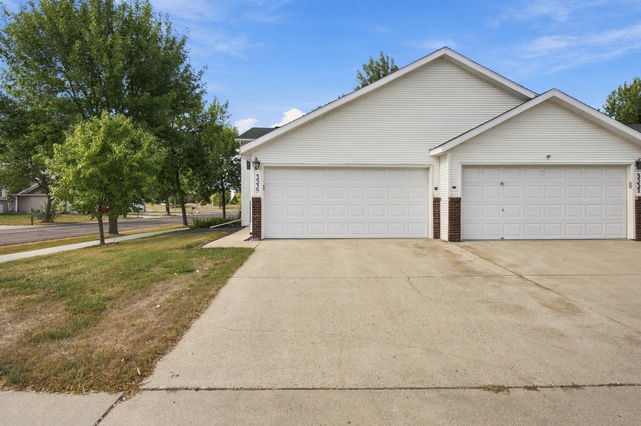 1998 townhouse for sale at 3539 31st Street S in Fargo, ND — 3 bed, 2 bath (photo 3 of 37)