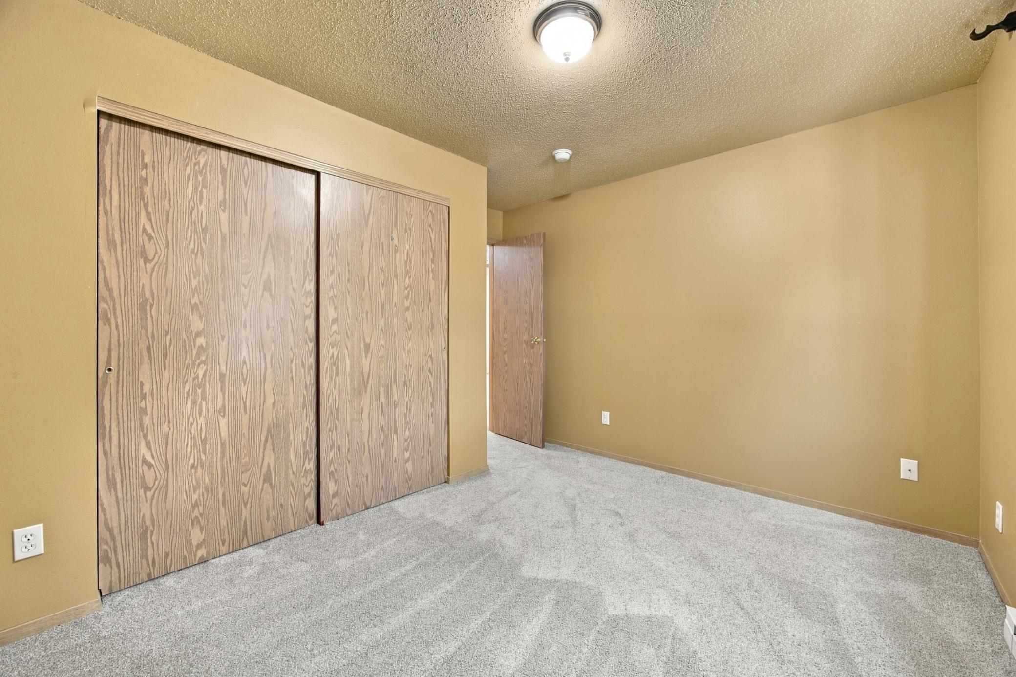 1998 townhouse for sale at 3539 31st Street S in Fargo, ND — 3 bed, 2 bath (photo 22 of 37)