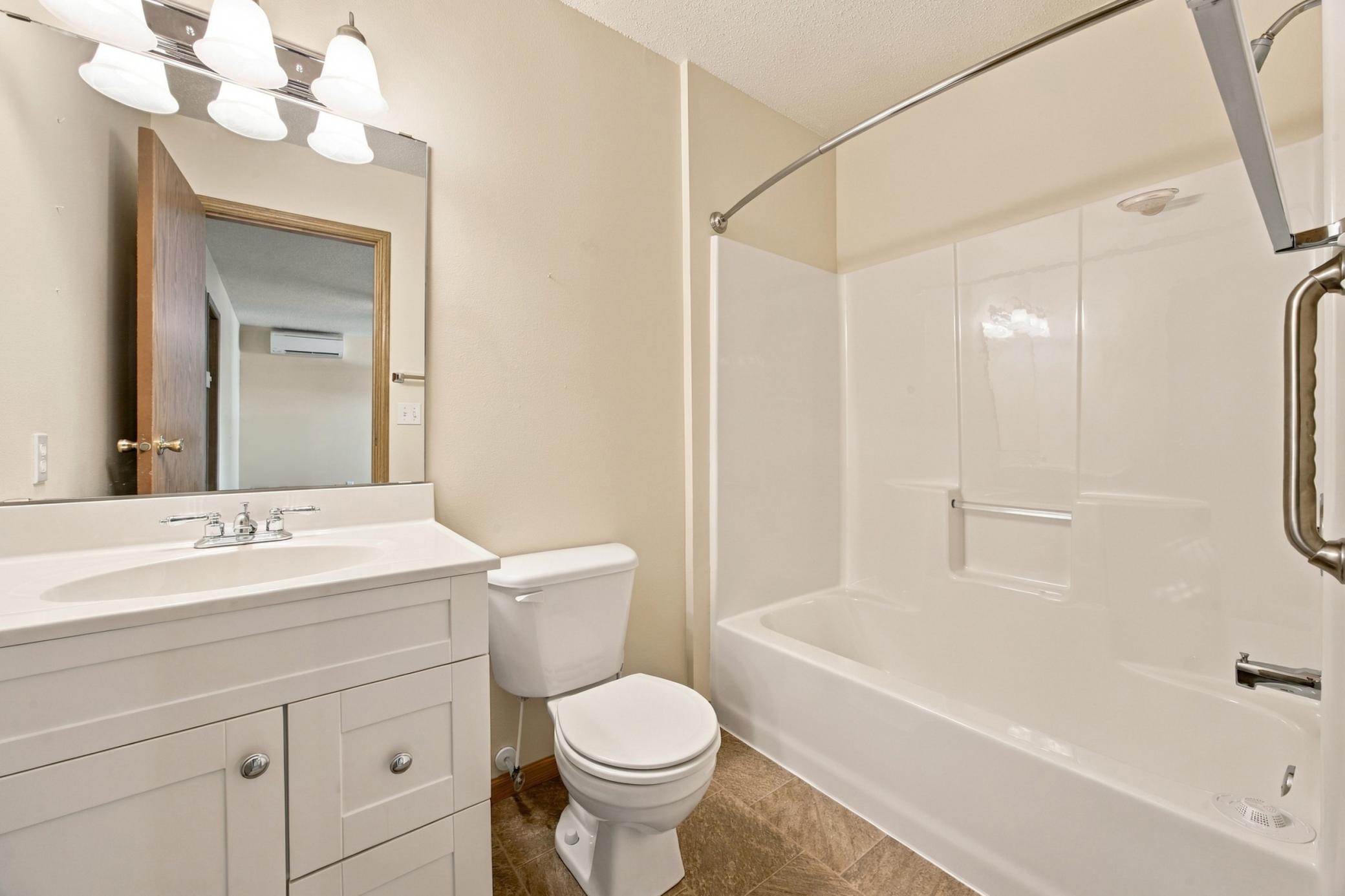 1998 townhouse for sale at 3539 31st Street S in Fargo, ND — 3 bed, 2 bath (photo 23 of 37)