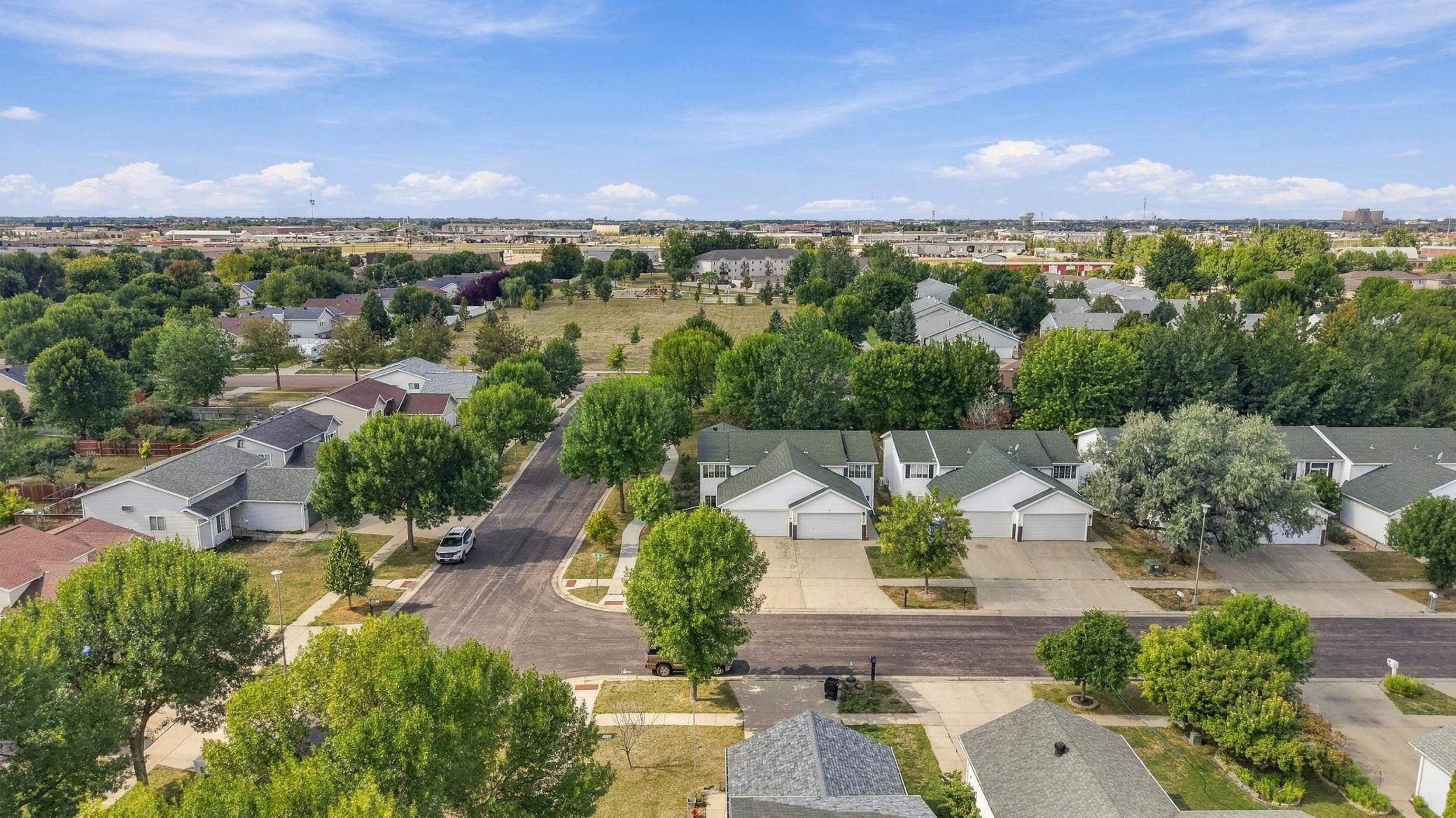 1998 townhouse for sale at 3539 31st Street S in Fargo, ND — 3 bed, 2 bath (photo 31 of 37)