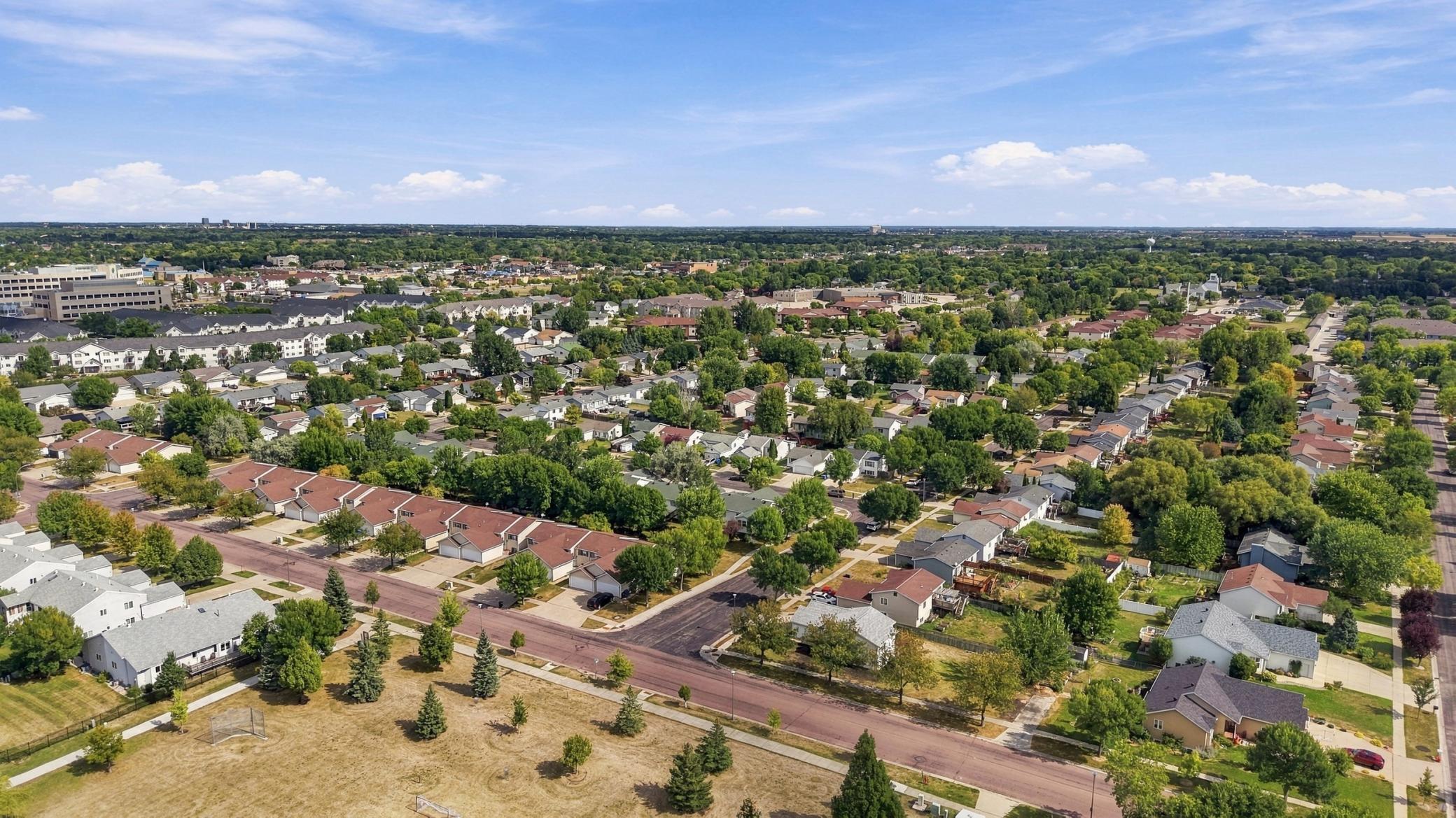 1998 townhouse for sale at 3539 31st Street S in Fargo, ND — 3 bed, 2 bath (photo 34 of 37)