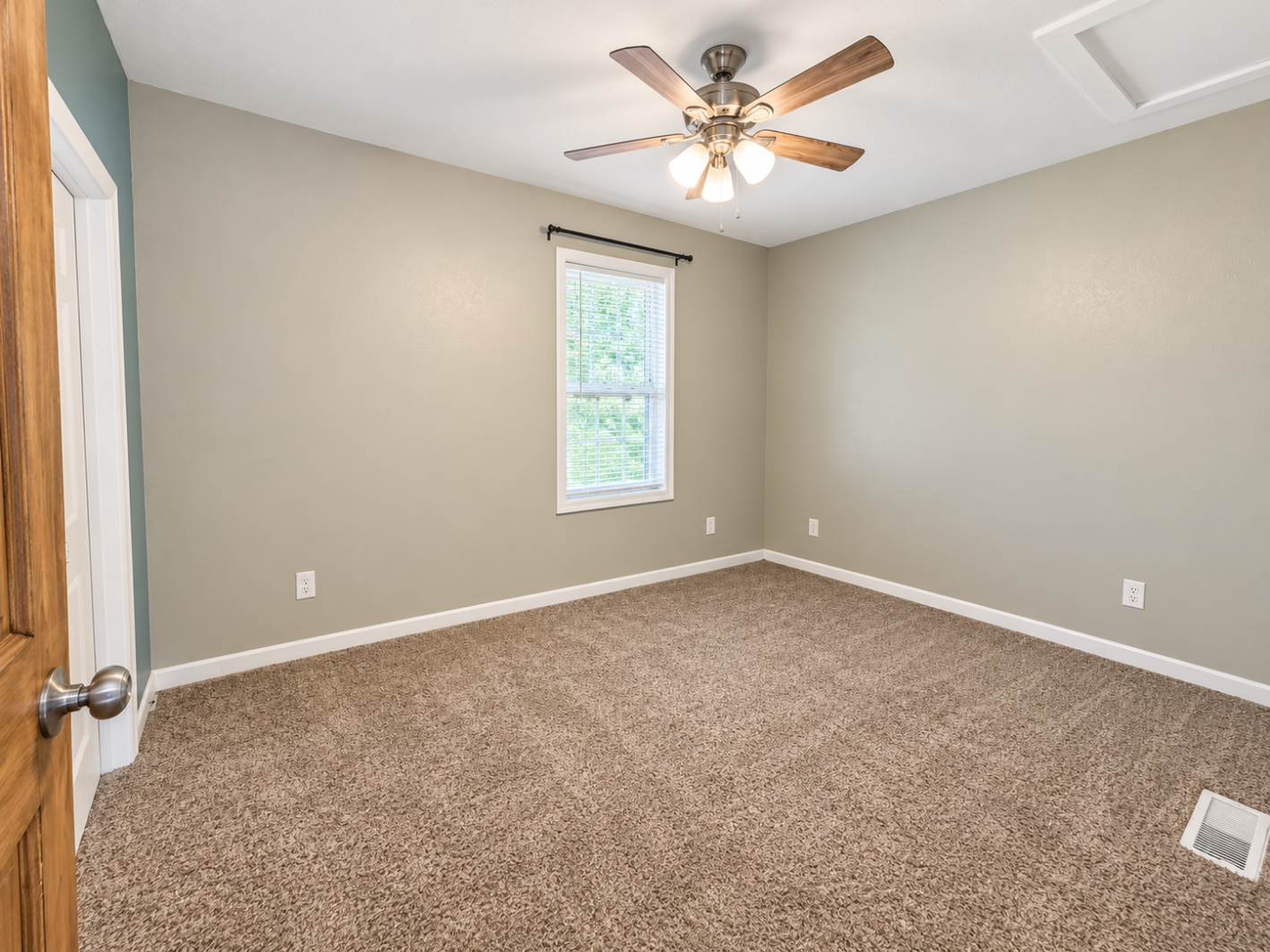 1910 single family home for sale at 609 NE 5th Avenue in Grand Rapids, MN — 1 bed, 1 bath (photo 11 of 23)
