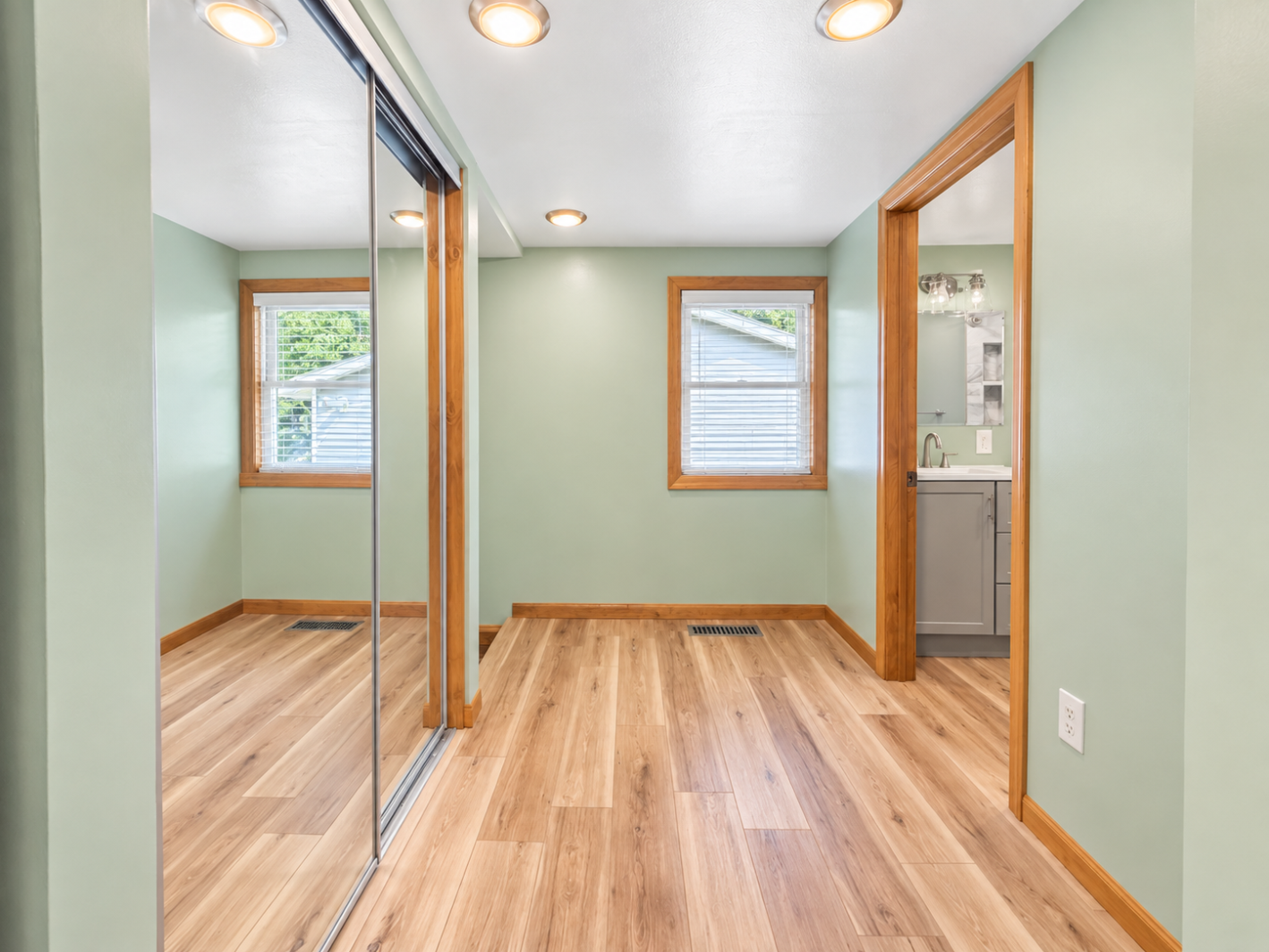 1910 single family home for sale at 609 NE 5th Avenue in Grand Rapids, MN — 1 bed, 1 bath (photo 12 of 23)
