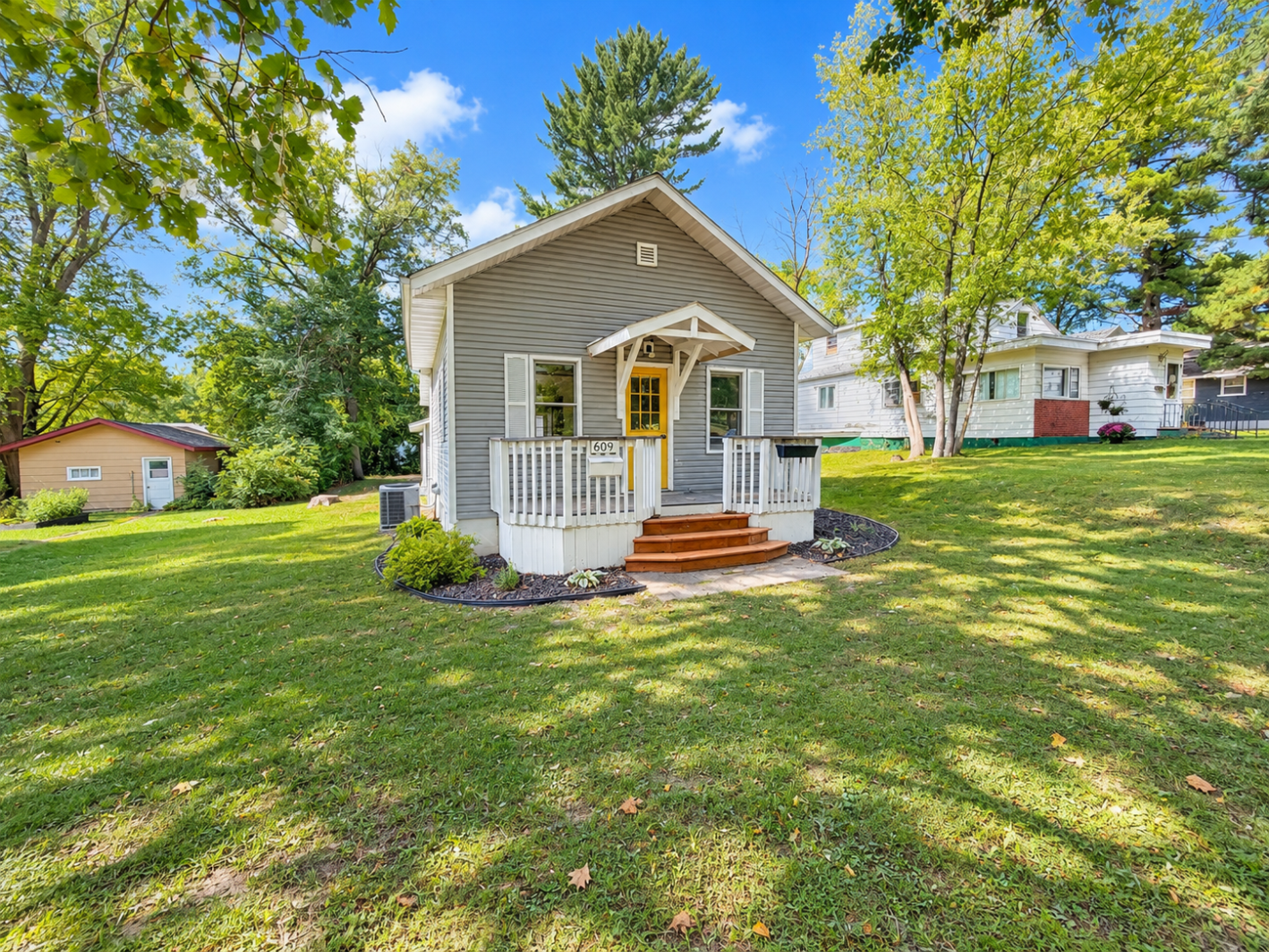 1910 single family home for sale at 609 NE 5th Avenue in Grand Rapids, MN — 1 bed, 1 bath (photo 15 of 23)