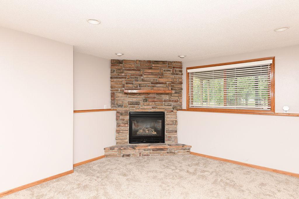 2002 single family home for sale at 8018 Aquarius Drive in Fargo, ND — 5 bed, 3 bath (photo 27 of 38)