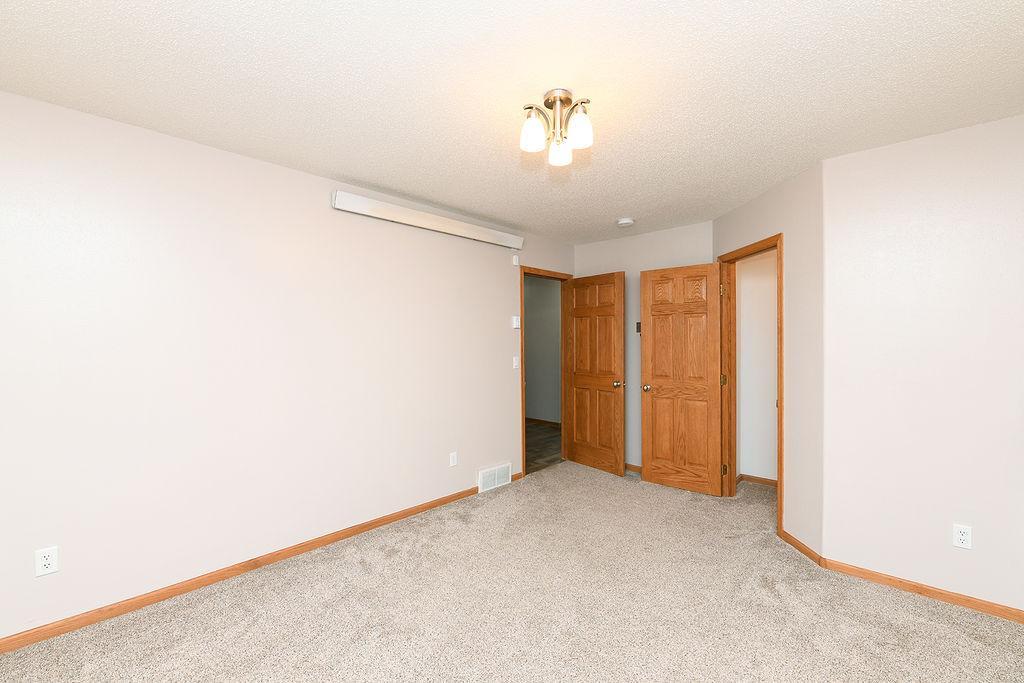2002 single family home for sale at 8018 Aquarius Drive in Fargo, ND — 5 bed, 3 bath (photo 30 of 38)