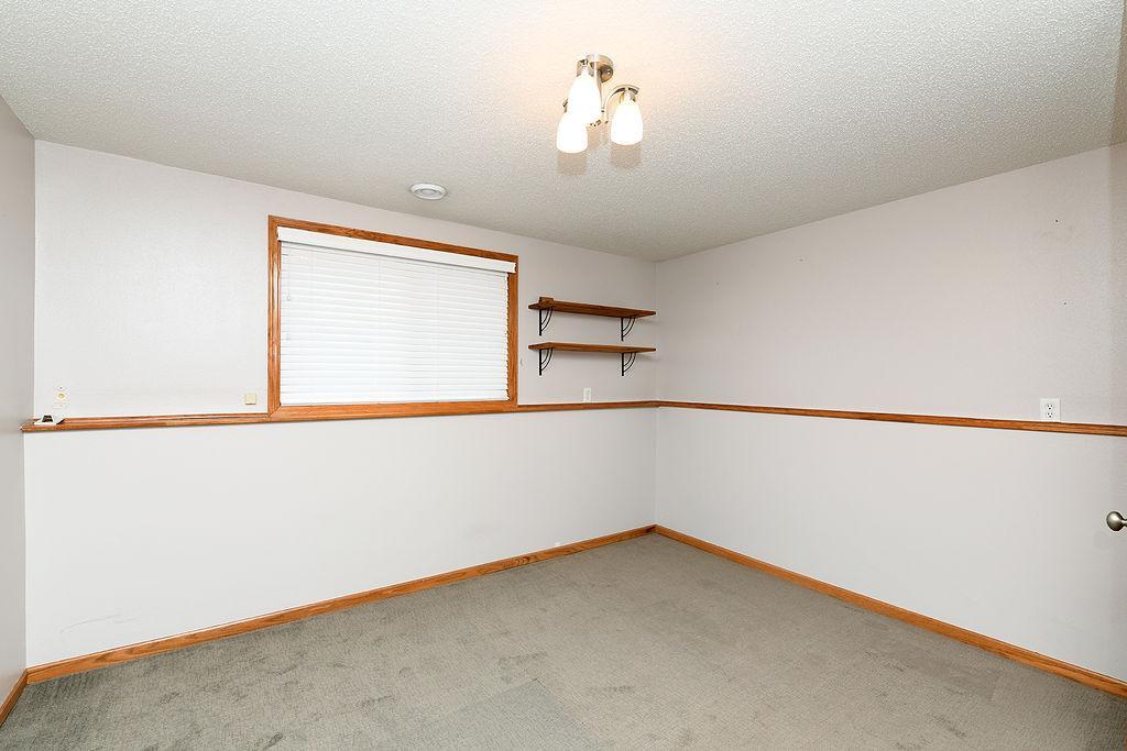 2002 single family home for sale at 8018 Aquarius Drive in Fargo, ND — 5 bed, 3 bath (photo 31 of 38)
