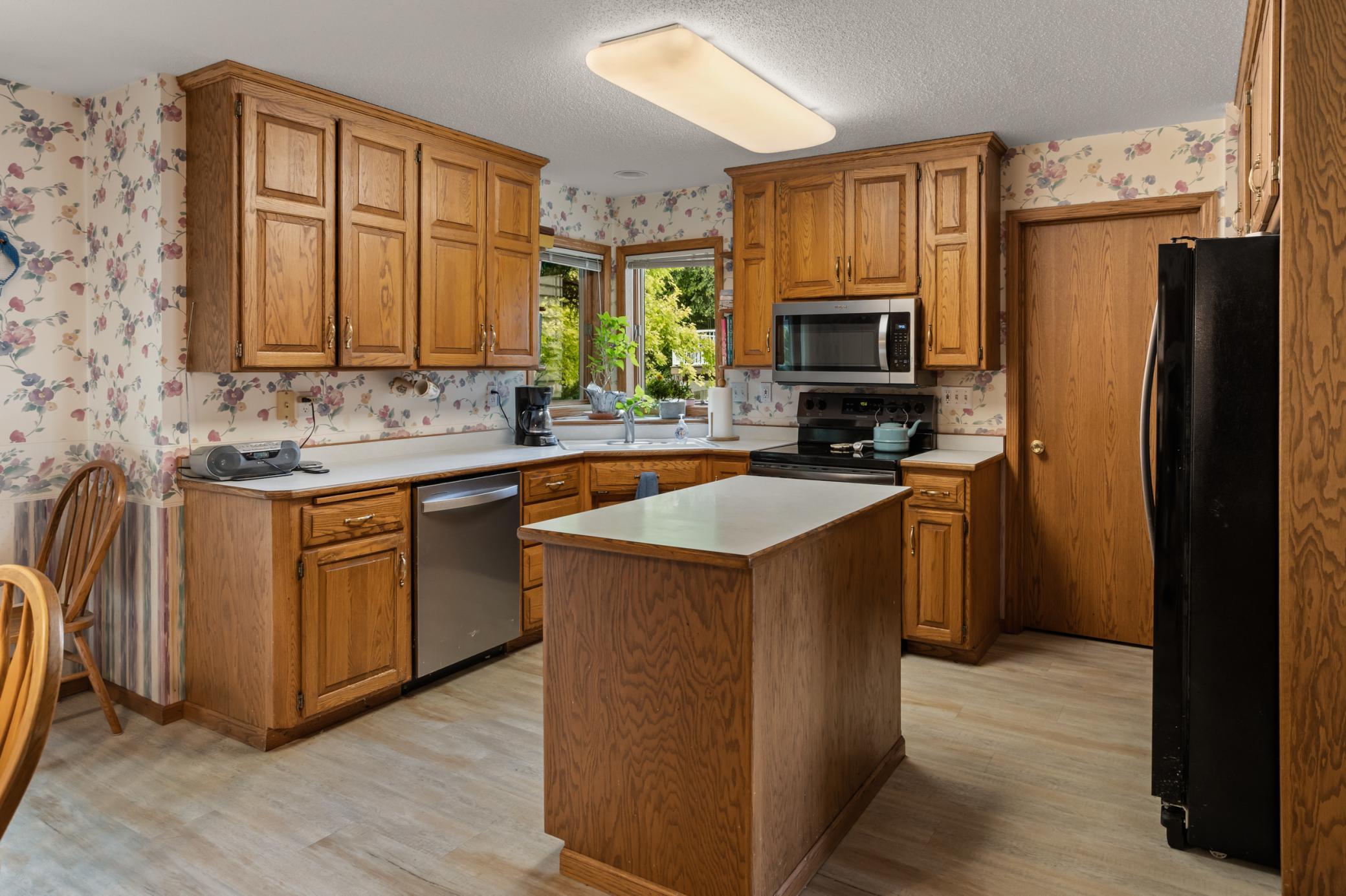 1993 single family home for sale at 2616 39th Avenue S in Fargo, ND — 4 bed, 3 bath (photo 2 of 48)