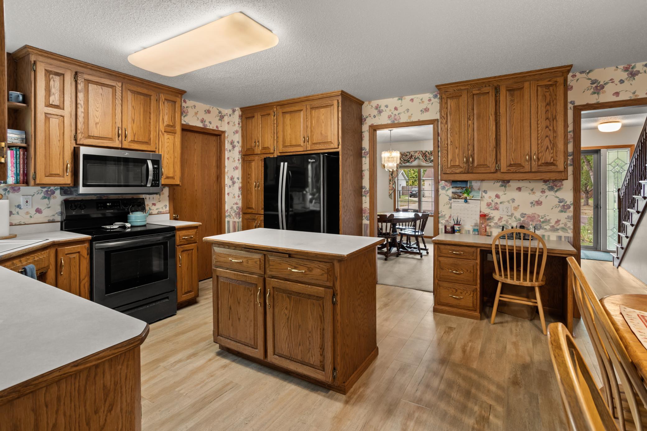 1993 single family home for sale at 2616 39th Avenue S in Fargo, ND — 4 bed, 3 bath (photo 3 of 48)