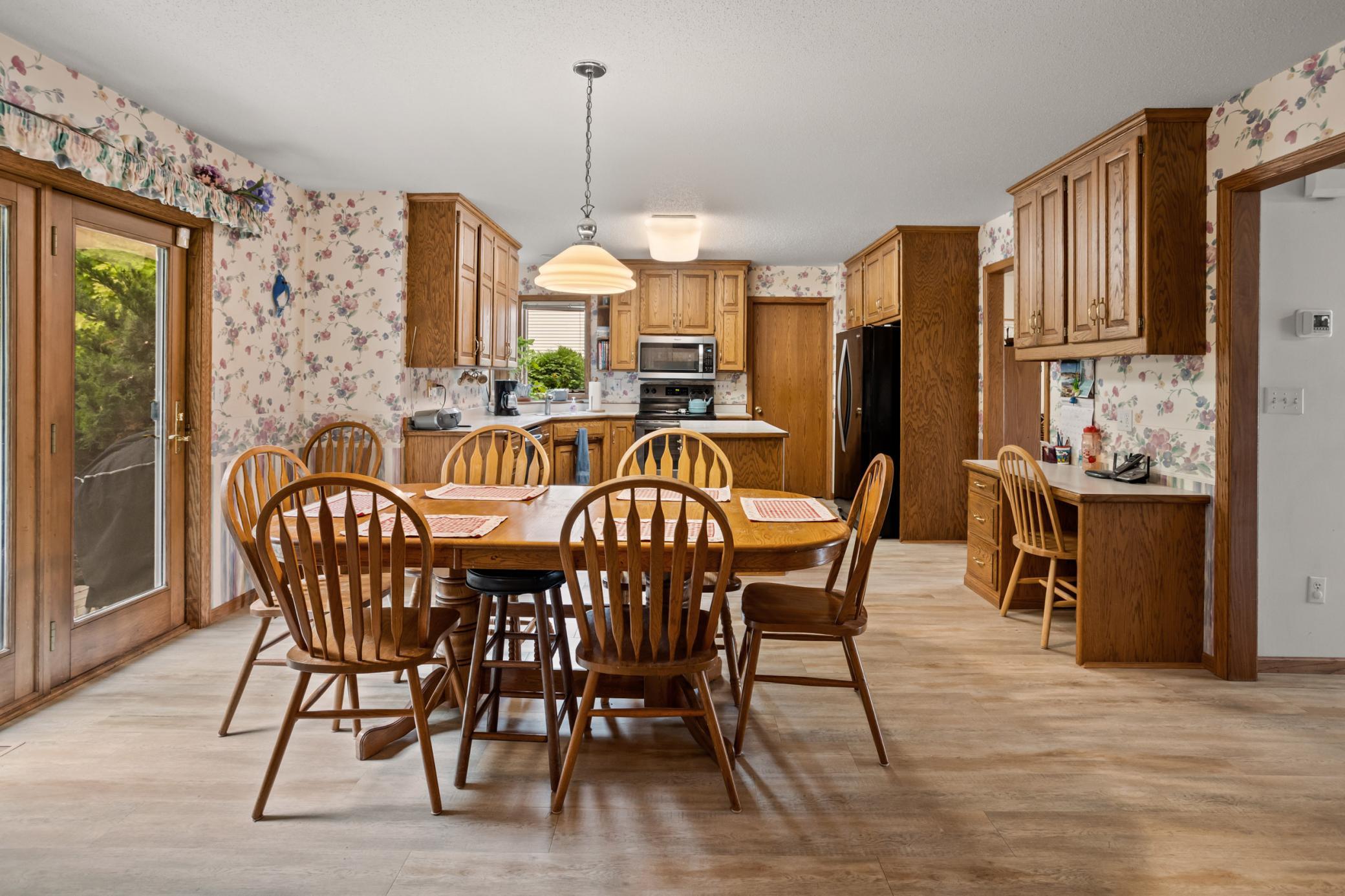 1993 single family home for sale at 2616 39th Avenue S in Fargo, ND — 4 bed, 3 bath (photo 5 of 48)