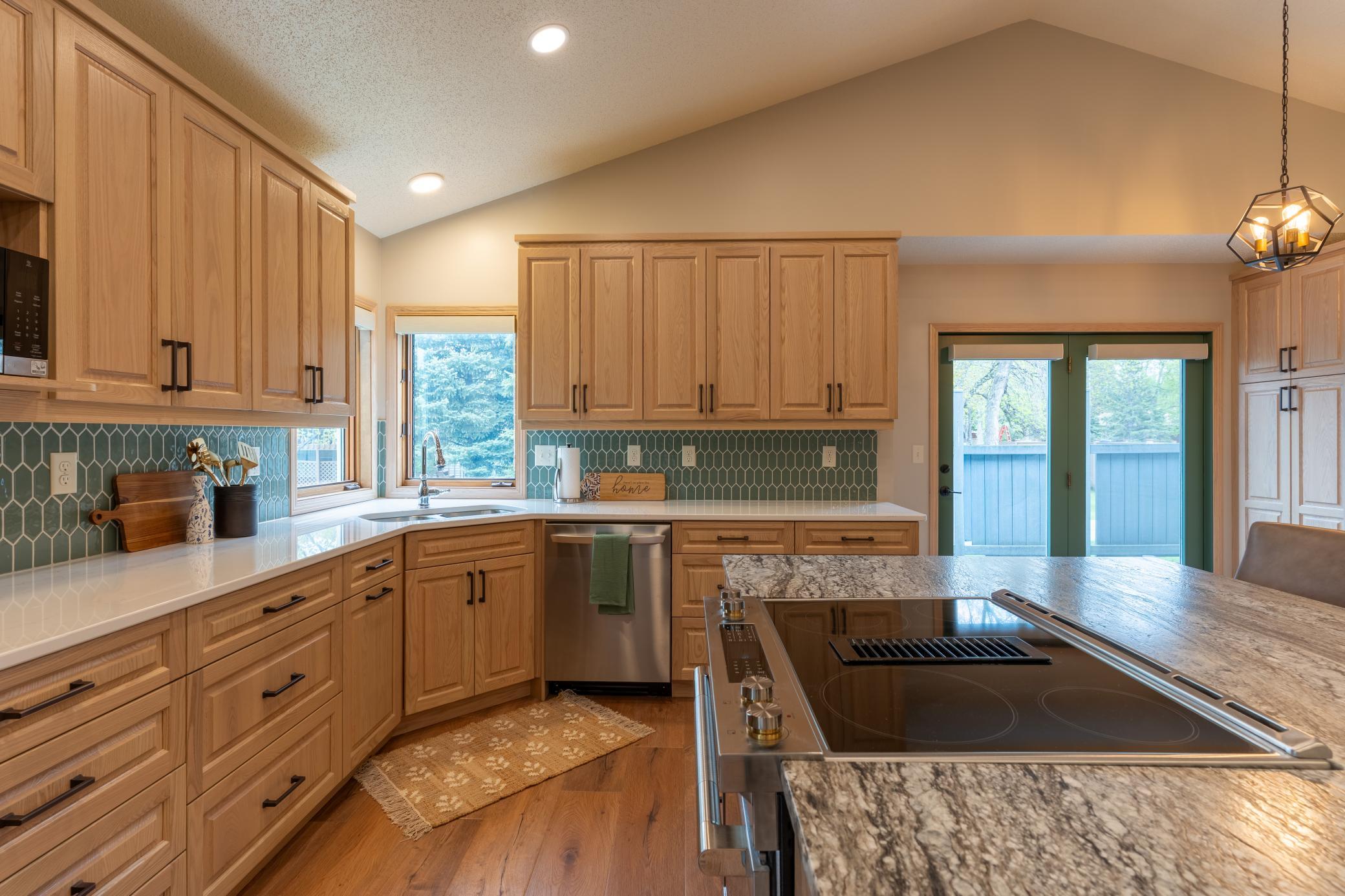 1991 single family home for sale at 2541 S 26th Avenue S in Fargo, ND — 5 bed, 3 bath (photo 11 of 45)