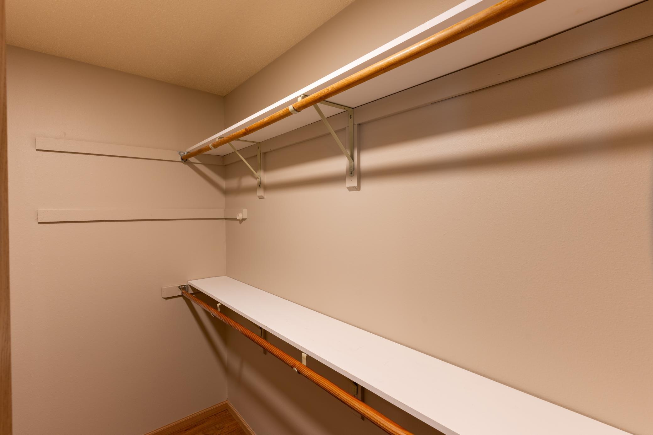 1991 single family home for sale at 2541 S 26th Avenue S in Fargo, ND — 5 bed, 3 bath (photo 16 of 45)