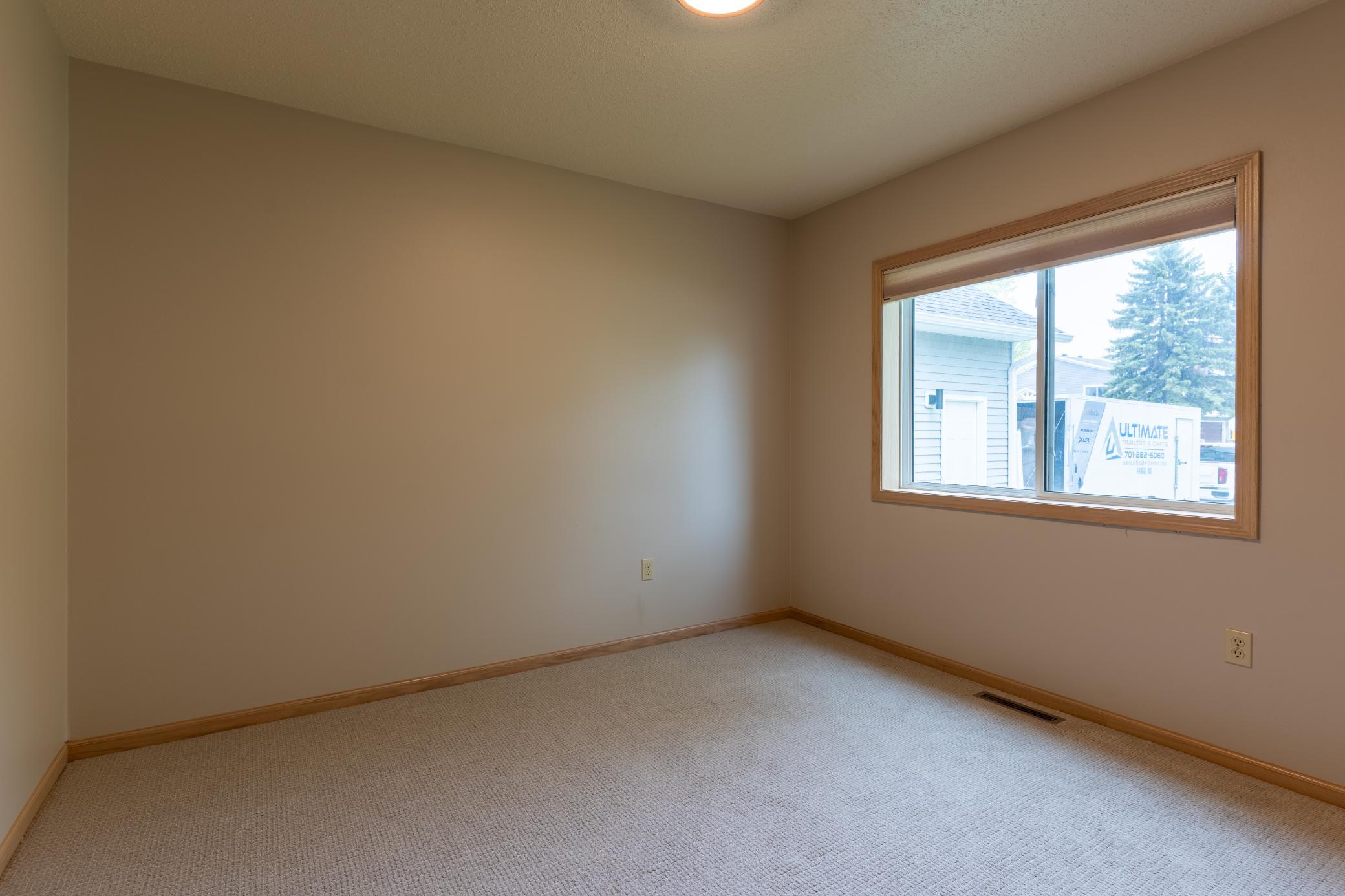 1991 single family home for sale at 2541 S 26th Avenue S in Fargo, ND — 5 bed, 3 bath (photo 21 of 45)